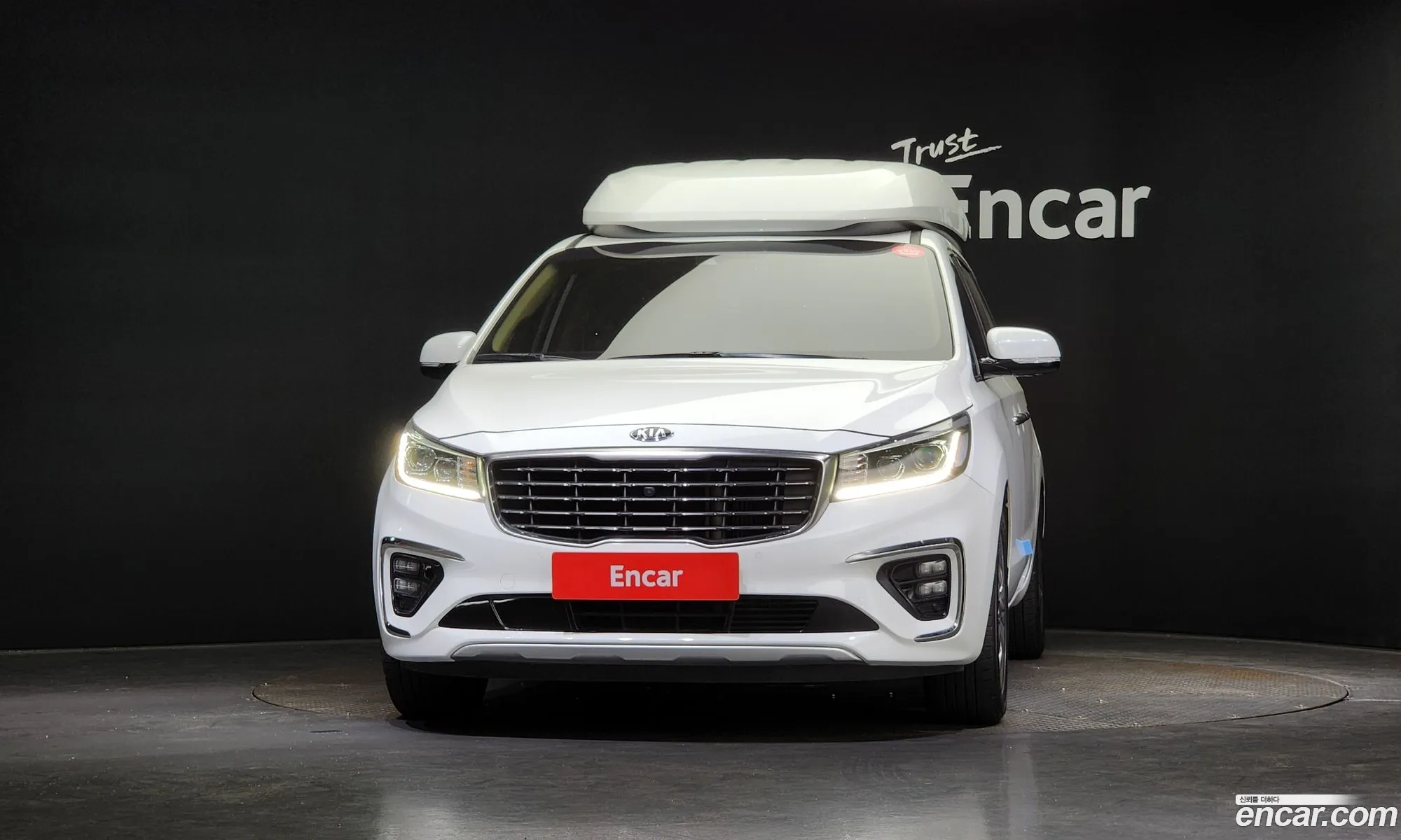 Kia Carnival 9-Seater High Limousine 2020 - фотография 12358589