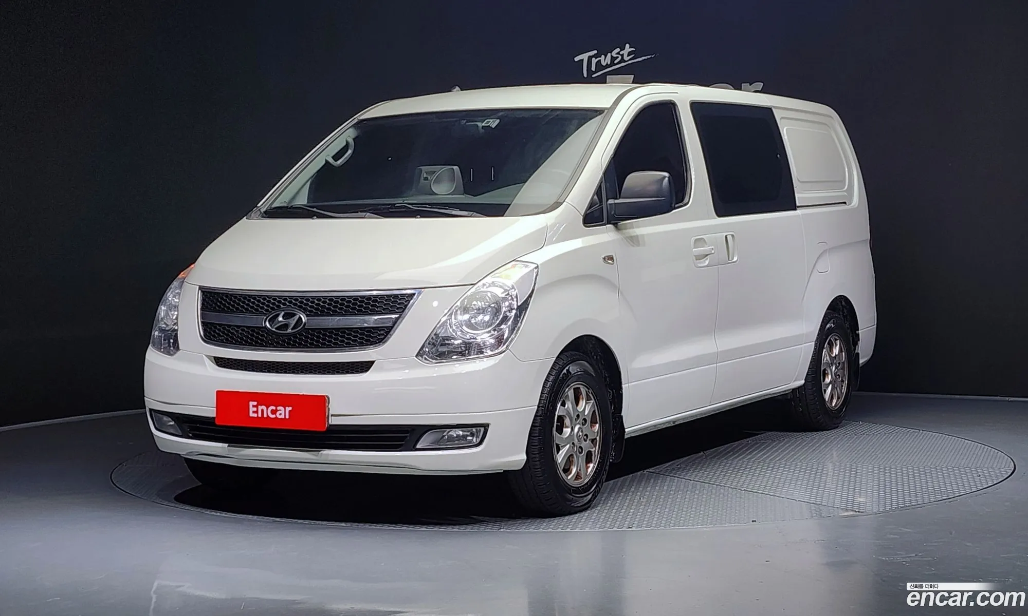Hyundai Starex 5-Seater Van 2011 - фотография 16028903