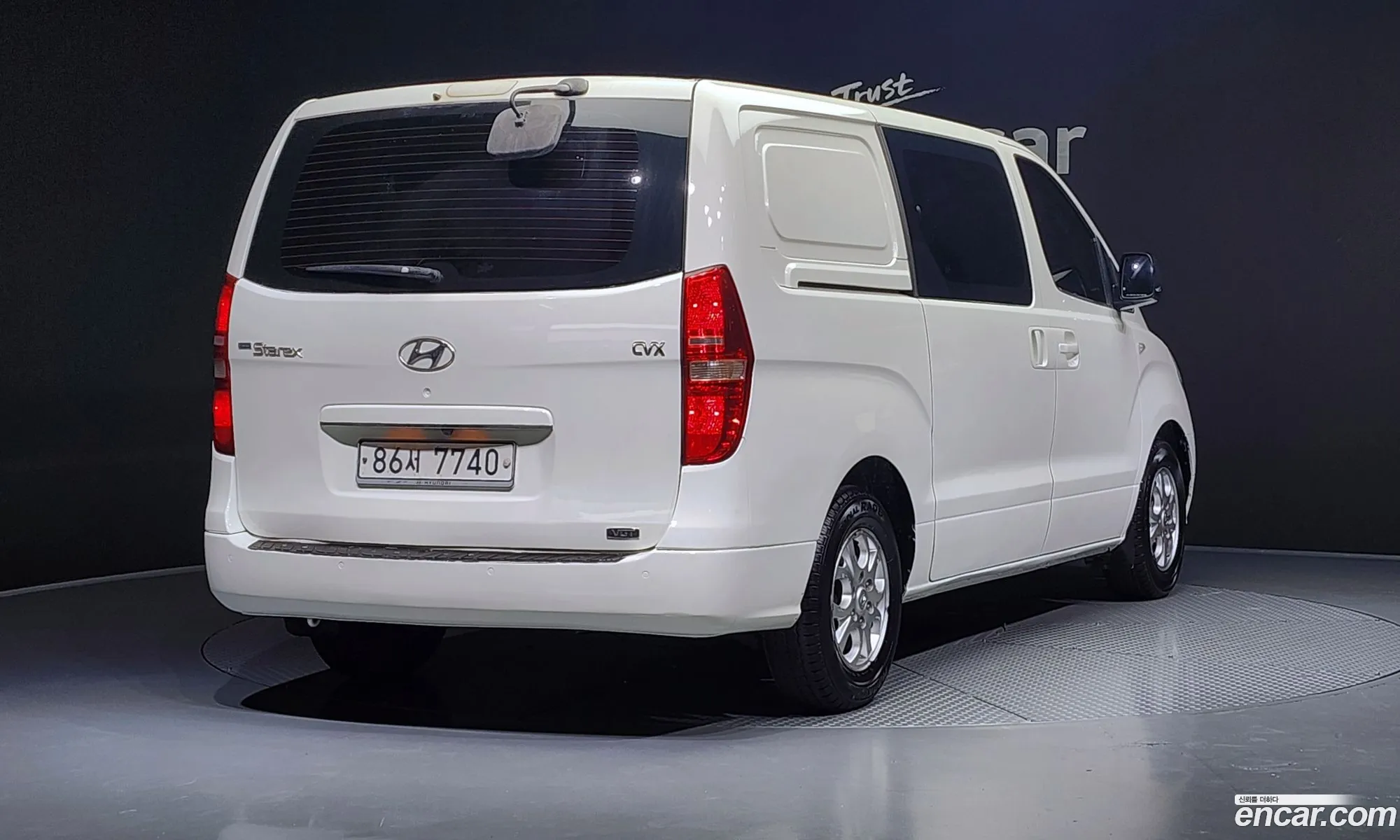 Hyundai Starex 5-Seater Van 2011 - фотография 16028904