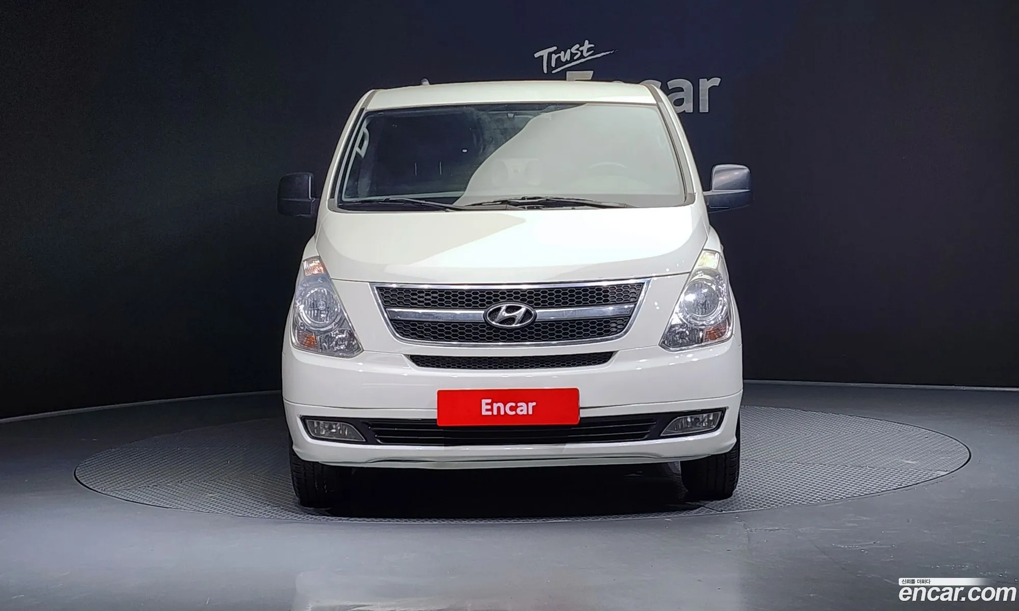 Hyundai Starex 5-Seater Van 2011 - фотография 16028905