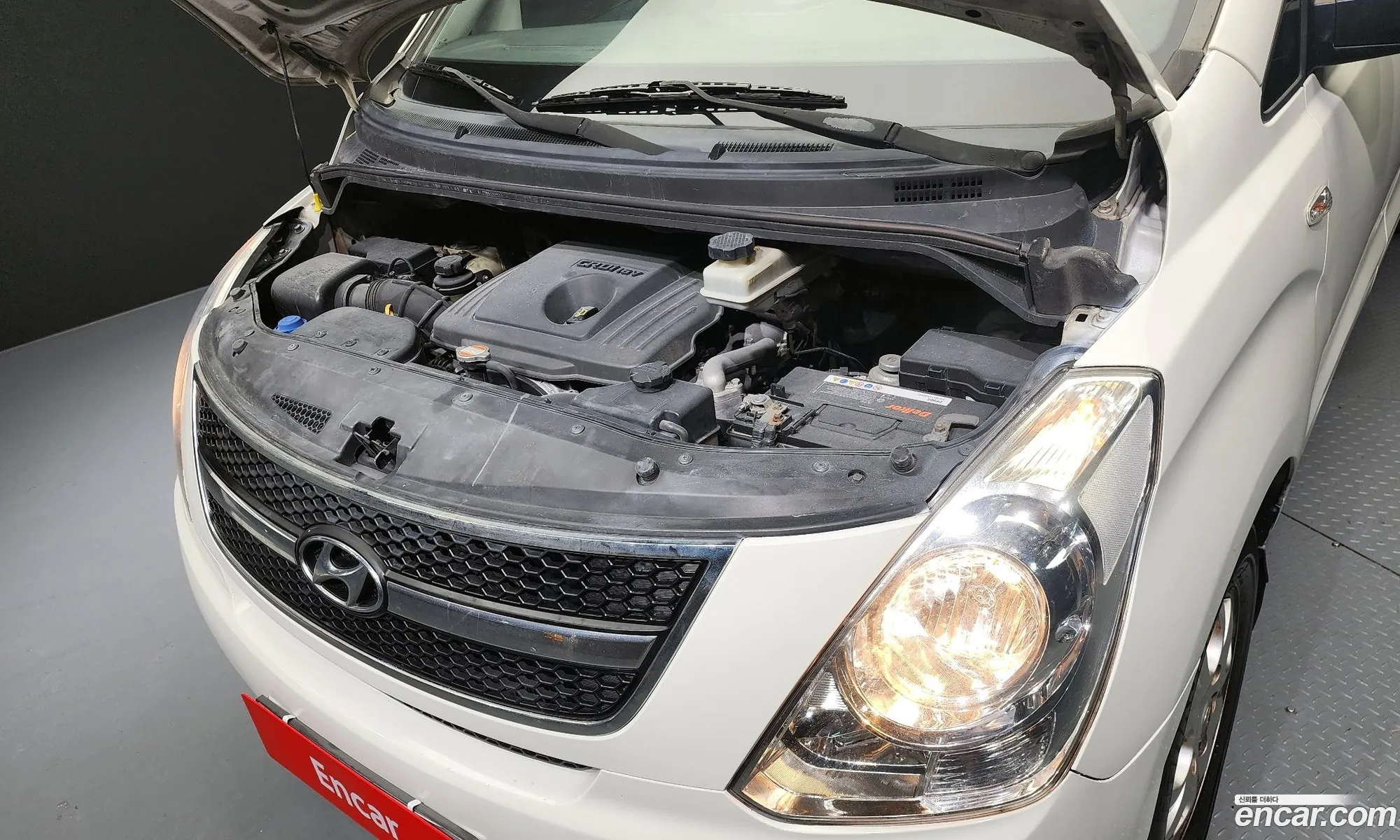 Hyundai Starex 5-Seater Van 2011 - фотография 16028908