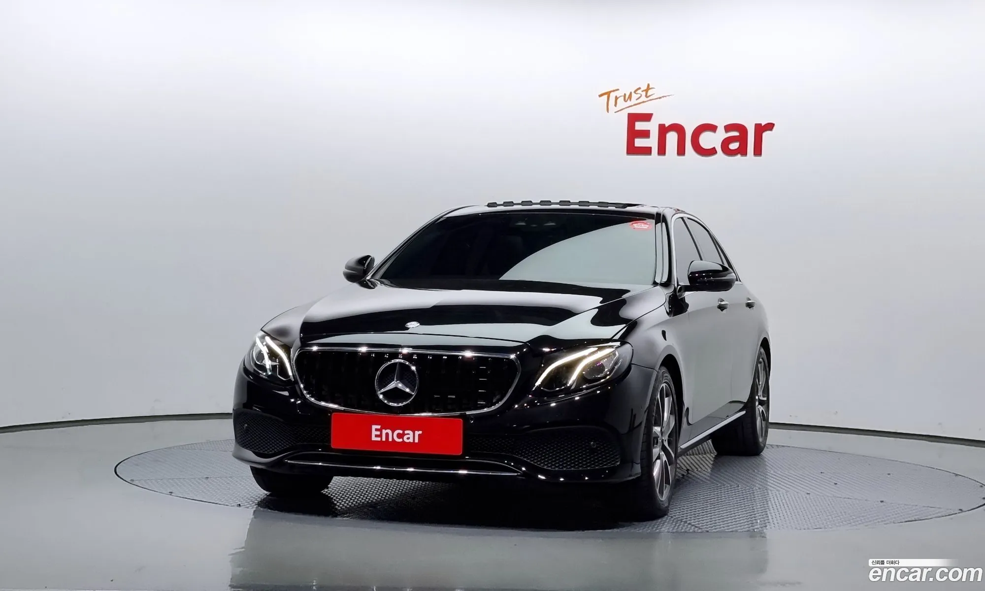 Mercedes-Benz E-Klasse E200 Avant Garde 2017 - фотография 12010639