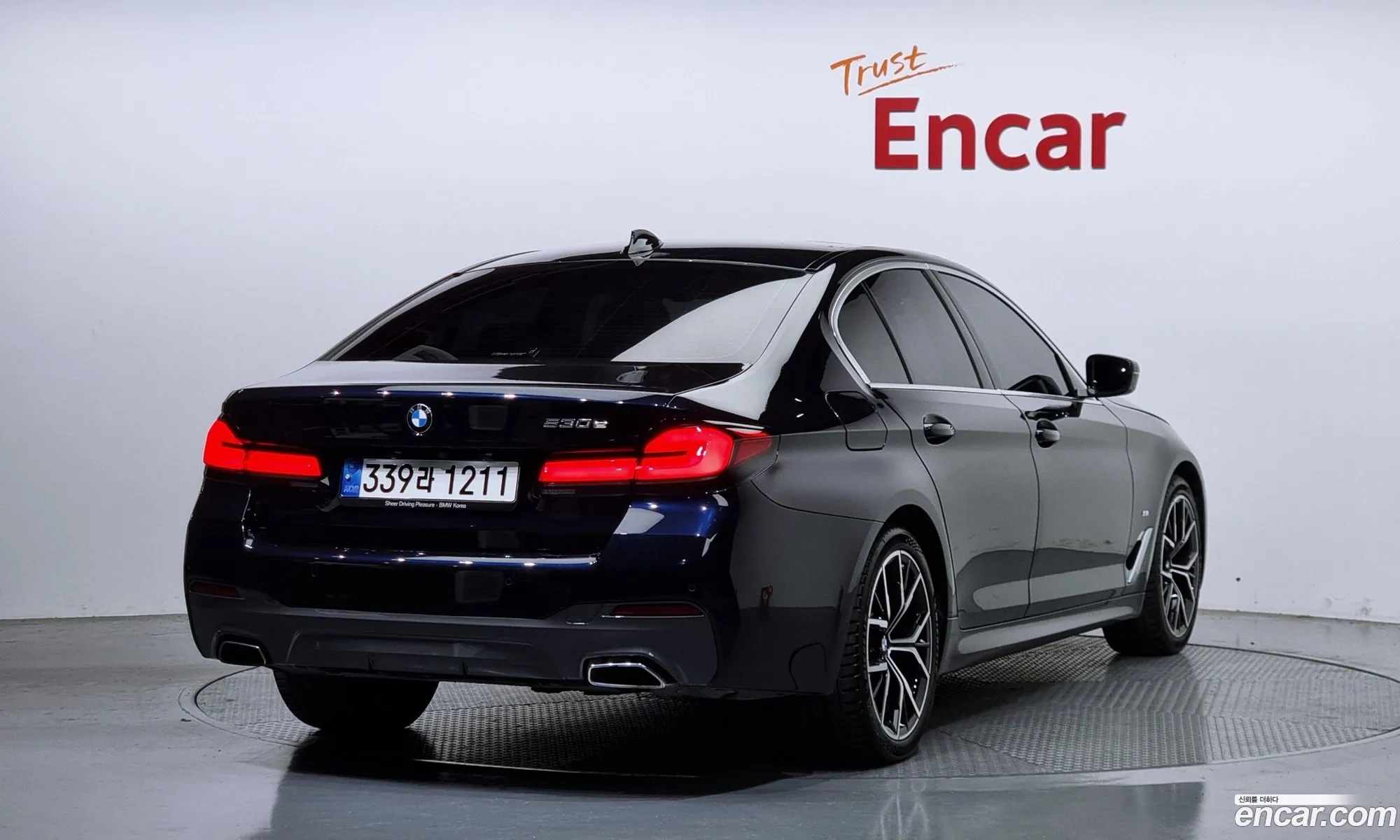 BMW 5 Series G30 530E M Sports - фотография 58756