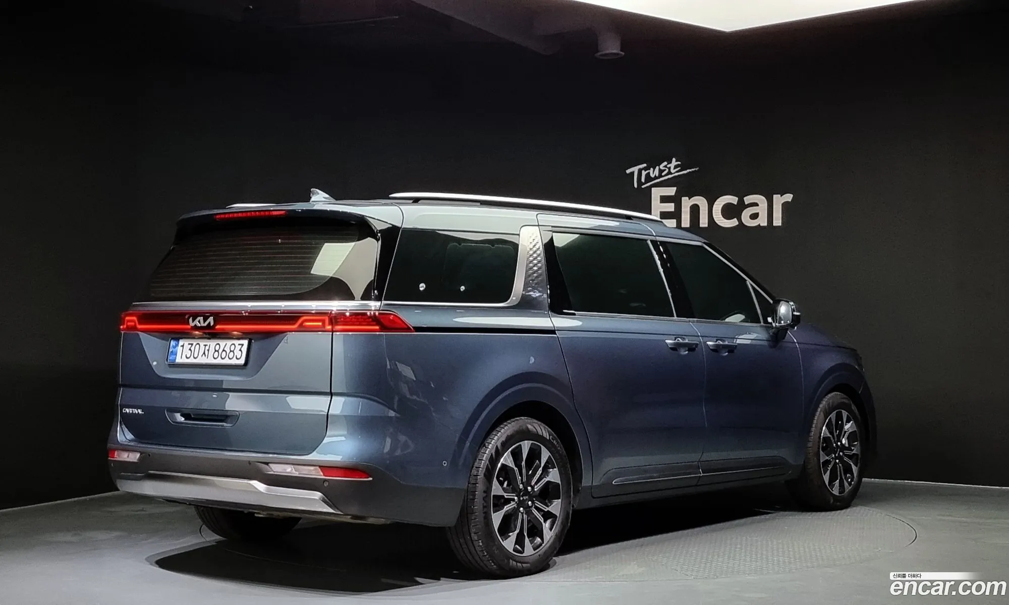 Kia Carnival 7-Seater Signature 2023 - фотография 11940328