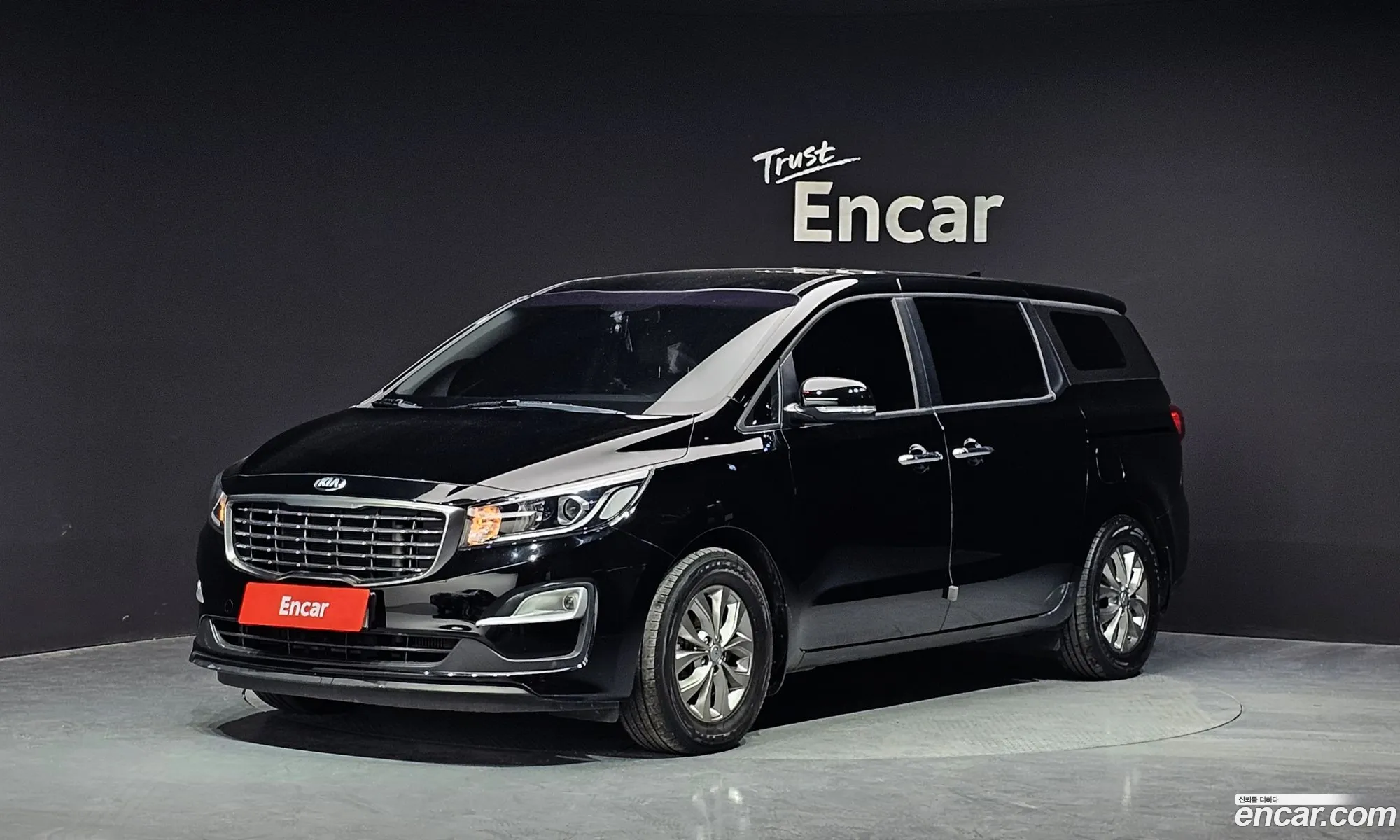 Kia Carnival 11-Seater Deluxe 2020 - фотография 11315153
