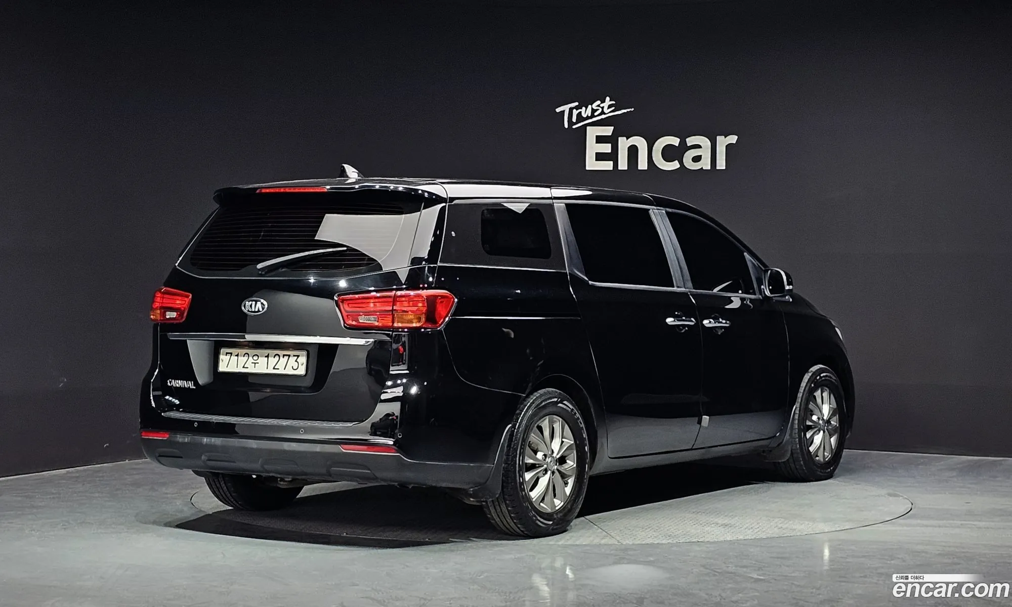 Kia Carnival 11-Seater Deluxe 2020 - фотография 11315154