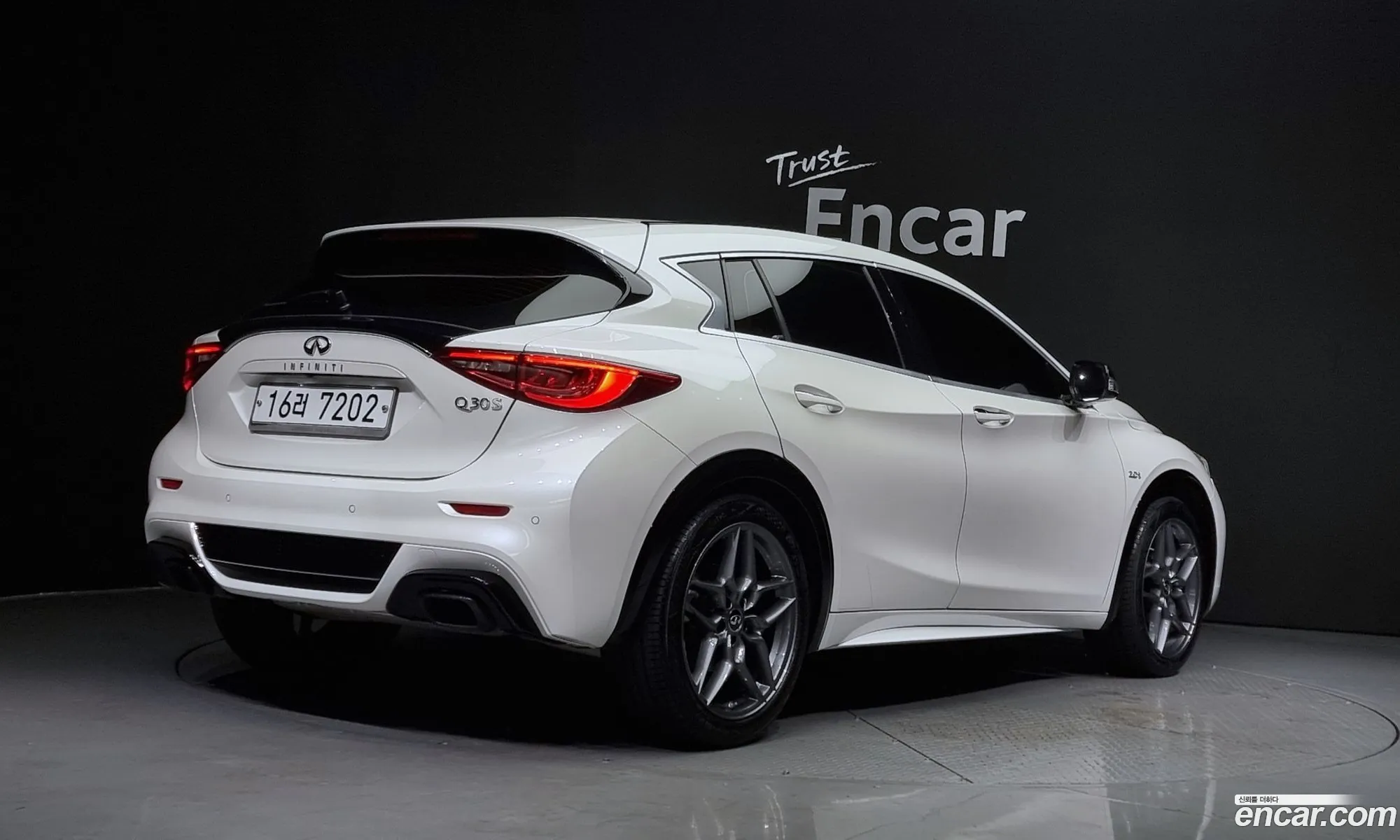 Infiniti Q30 Q30 20 Premium 2017 - фотография 3800328