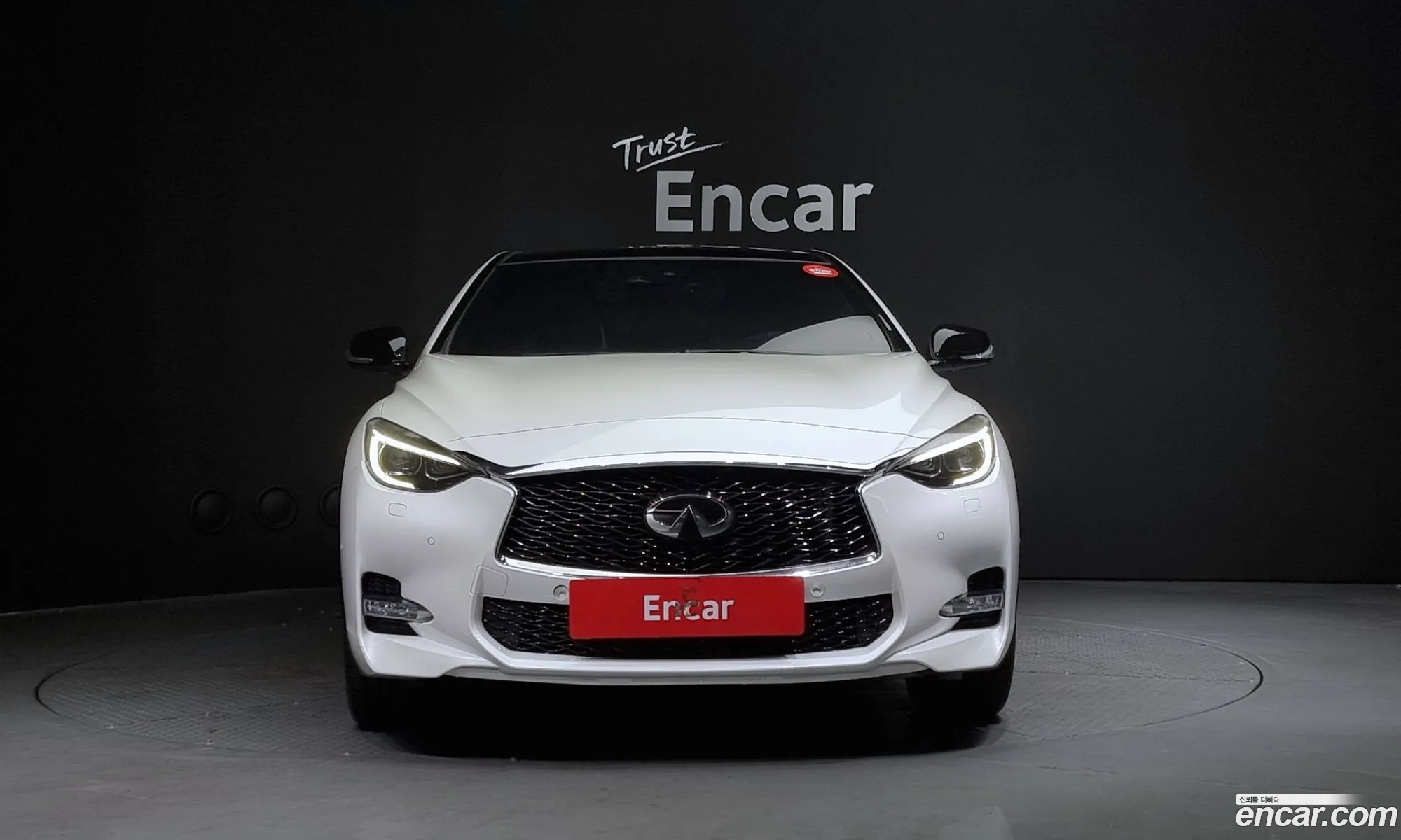 Infiniti Q30 Q30 20 Premium 2017 - фотография 3800329