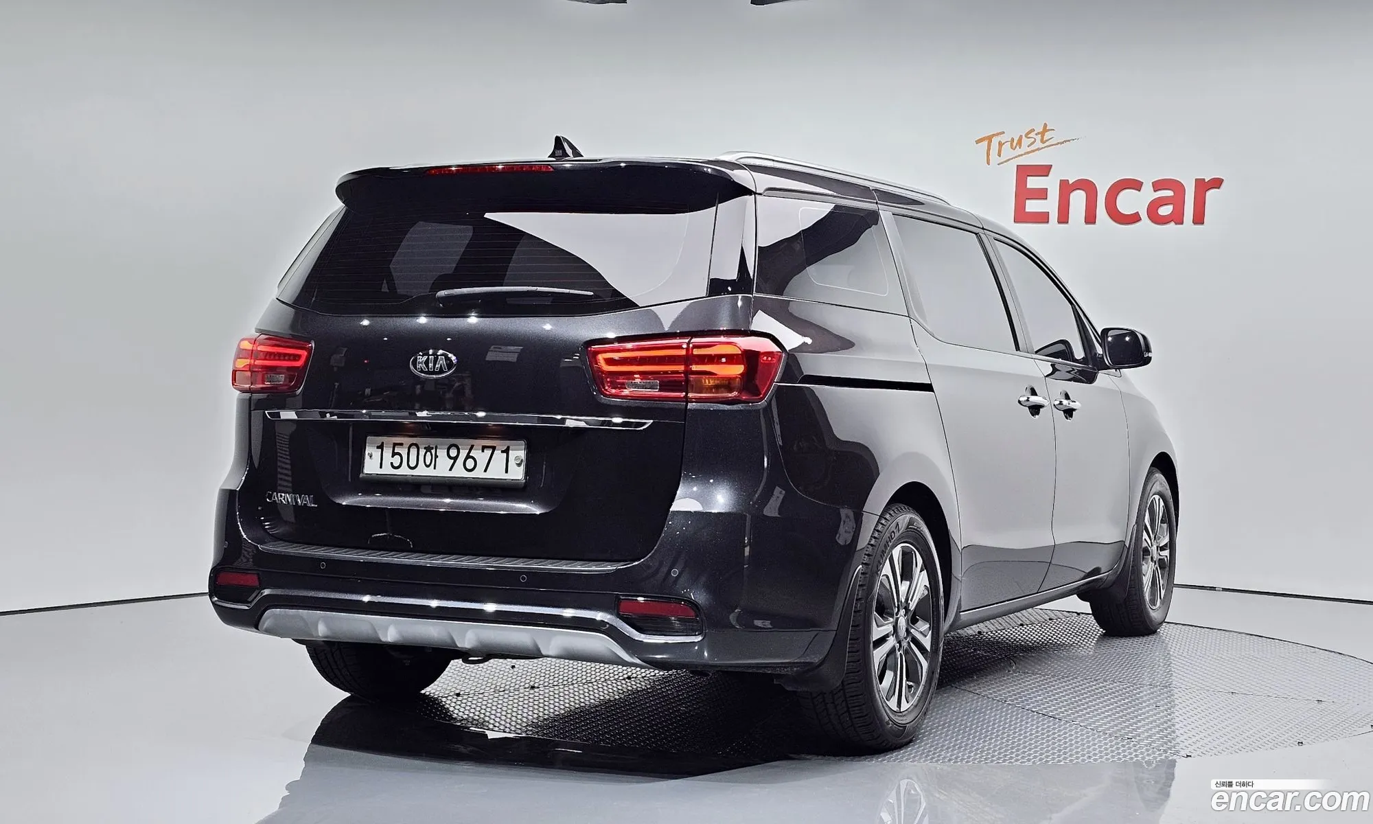 Kia The New Carnival 9-Seater Luxury - фотография 3513573