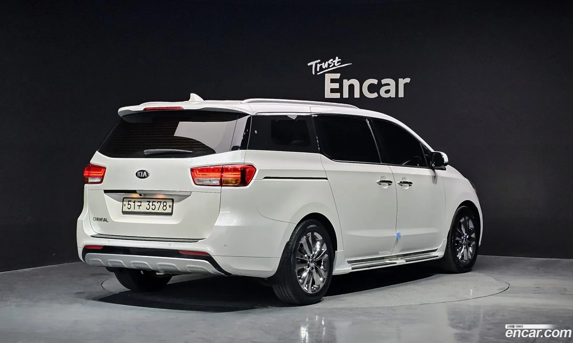 Kia Carnival 9-Seater Prestige 2017 - фотография 12011466