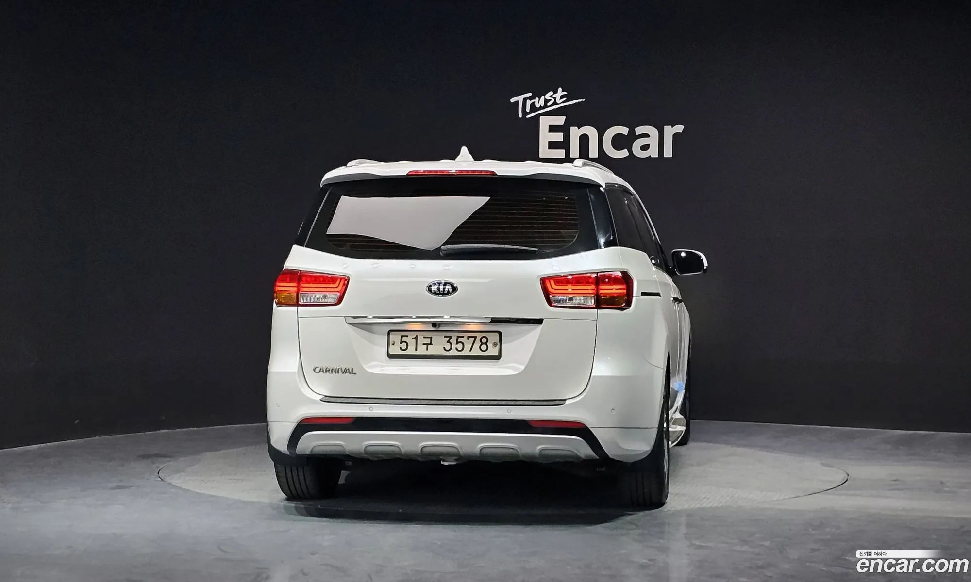 Kia Carnival 9-Seater Prestige 2017 - фотография 12011468