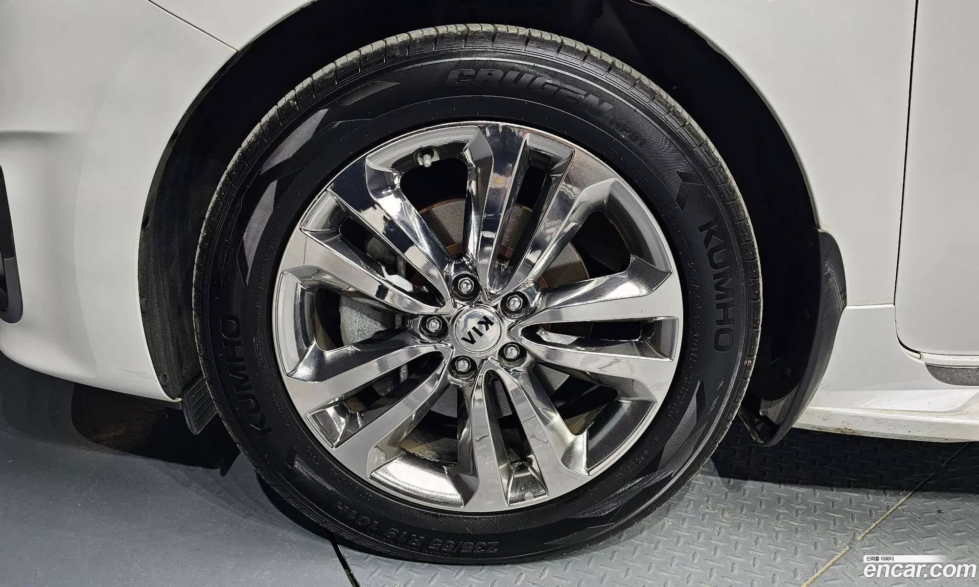 Kia Carnival 9-Seater Prestige 2017 - фотография 12011469