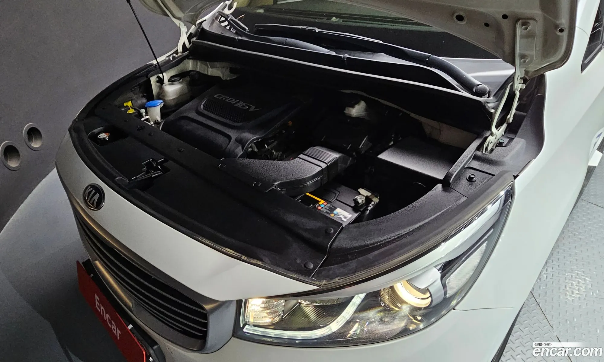 Kia Carnival 9-Seater Prestige 2017 - фотография 12011470