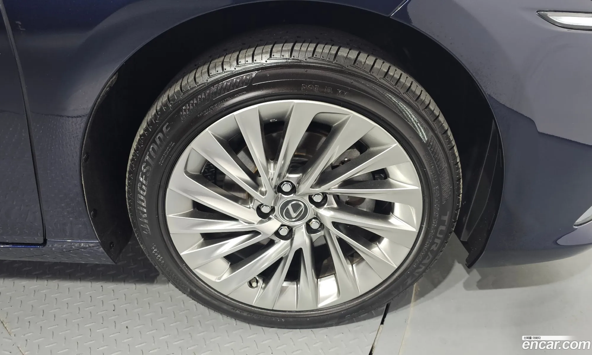 Lexus Es Luxury Plus 2023 - фотография 3515822