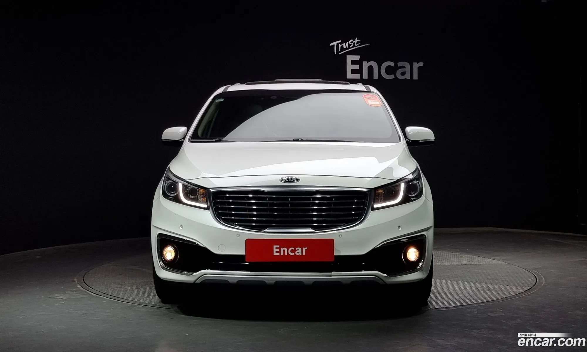 Kia Carnival 9-Seater Prestige 2015 - фотография 16588240