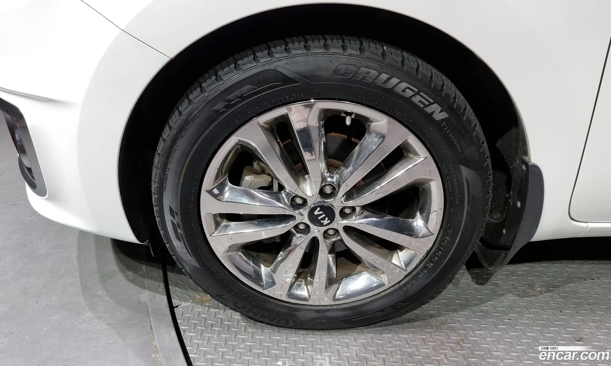 Kia Carnival 9-Seater Prestige 2015 - фотография 16588242
