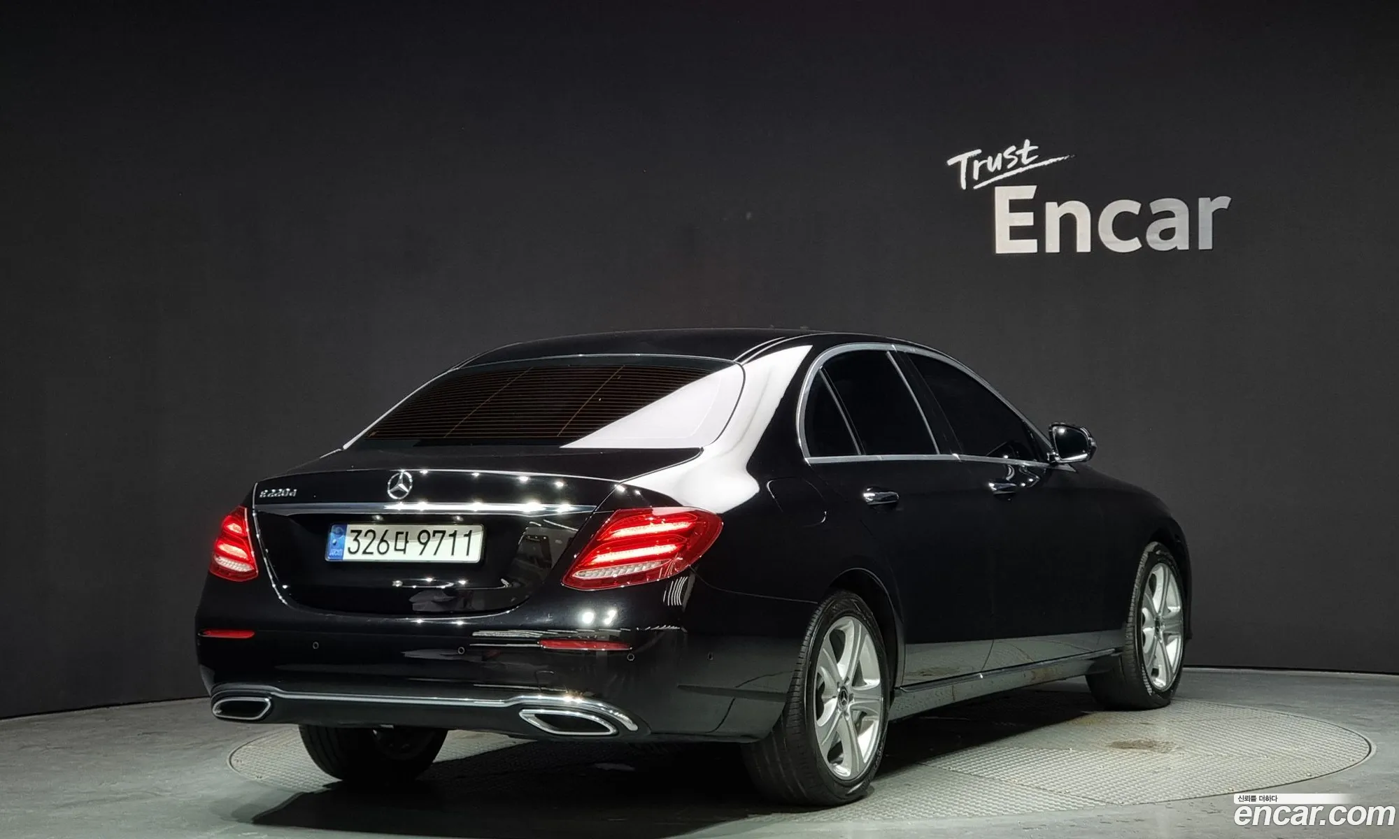 Benz E-Class W213 E220D Avantgarde - фотография 12282504