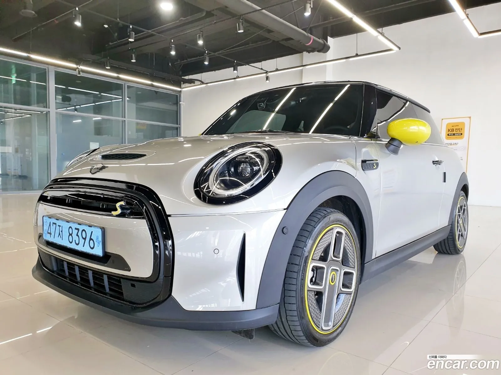 Mini Cooper Se Electric 2023 - фотография 4615876