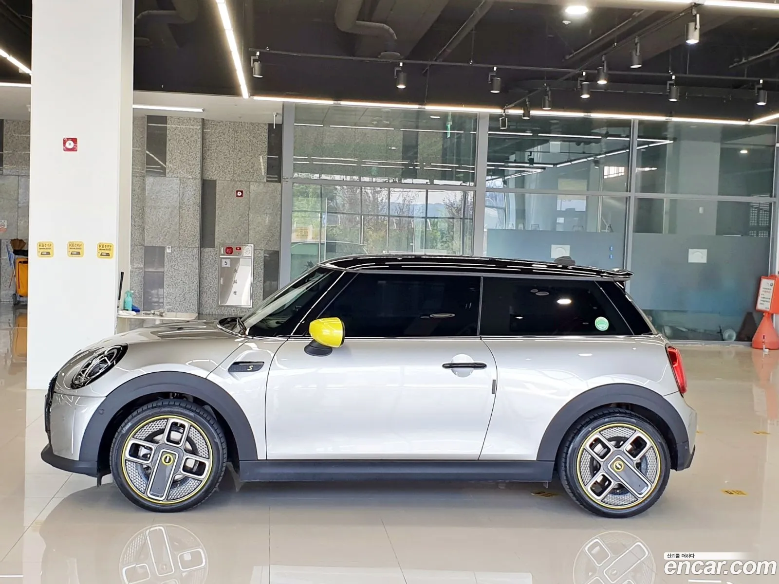 Mini Cooper Se Electric 2023 - фотография 4615879
