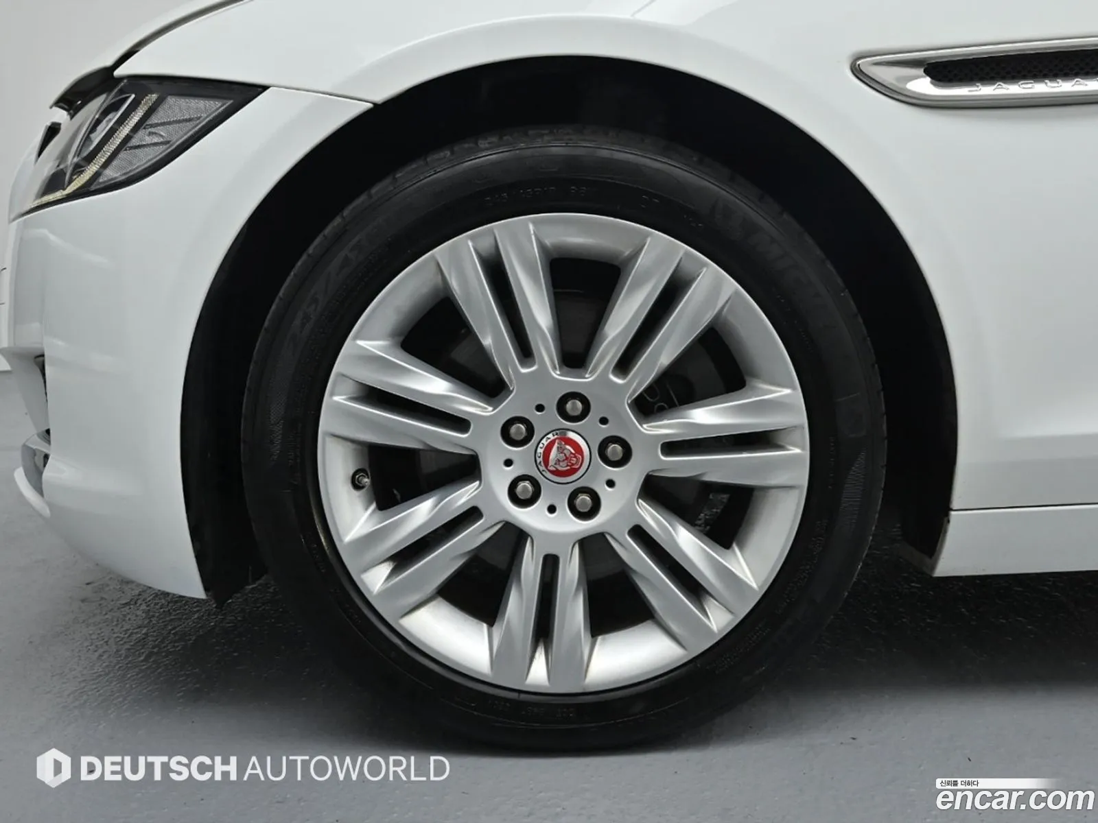 Jaguar Xf Ii 20D Portfolio Awd 2017 - фотография 3938916