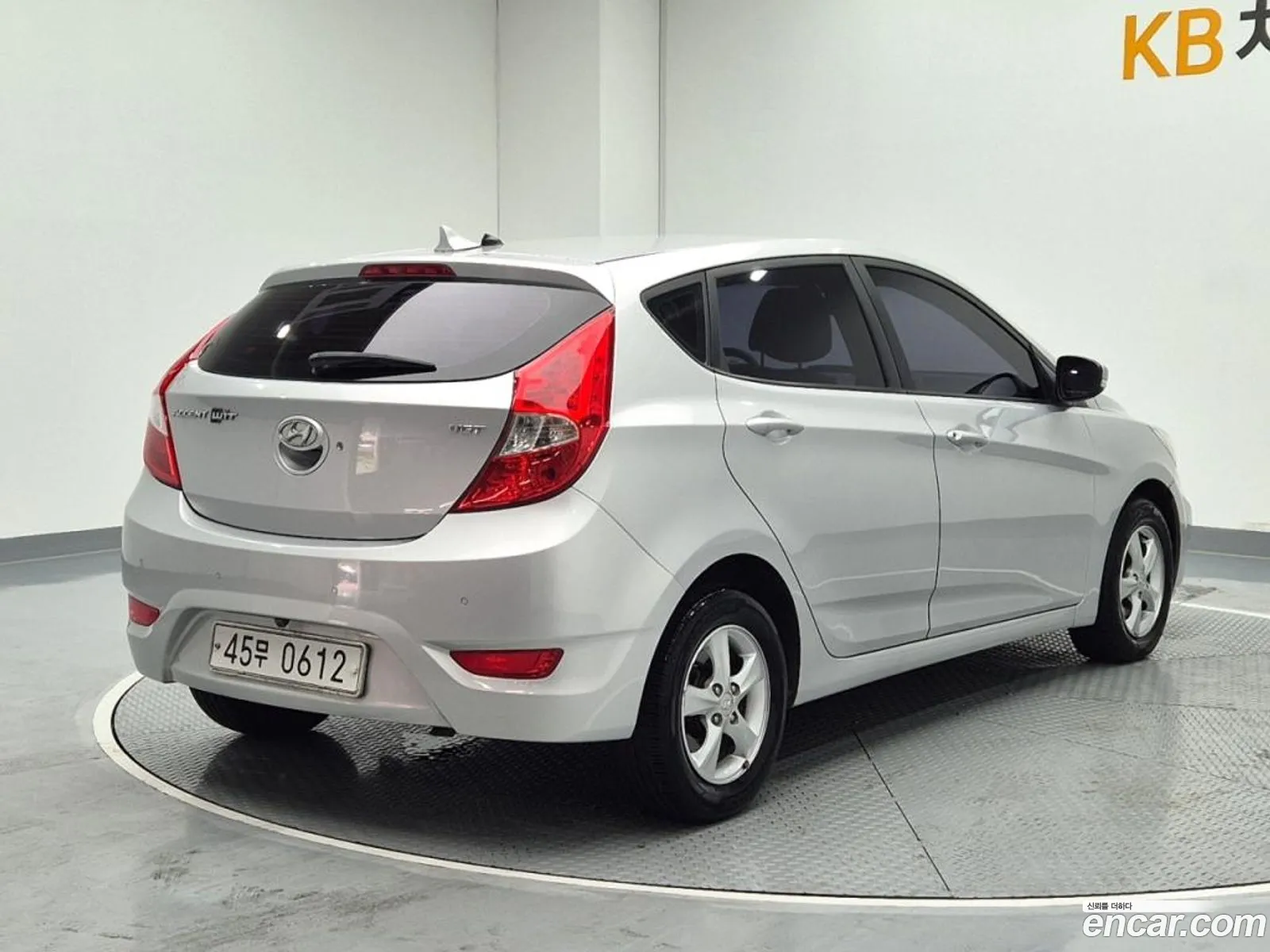 Hyundai Accent Witt Diesel 16 Vgt Premier 2012 - фотография 15974153