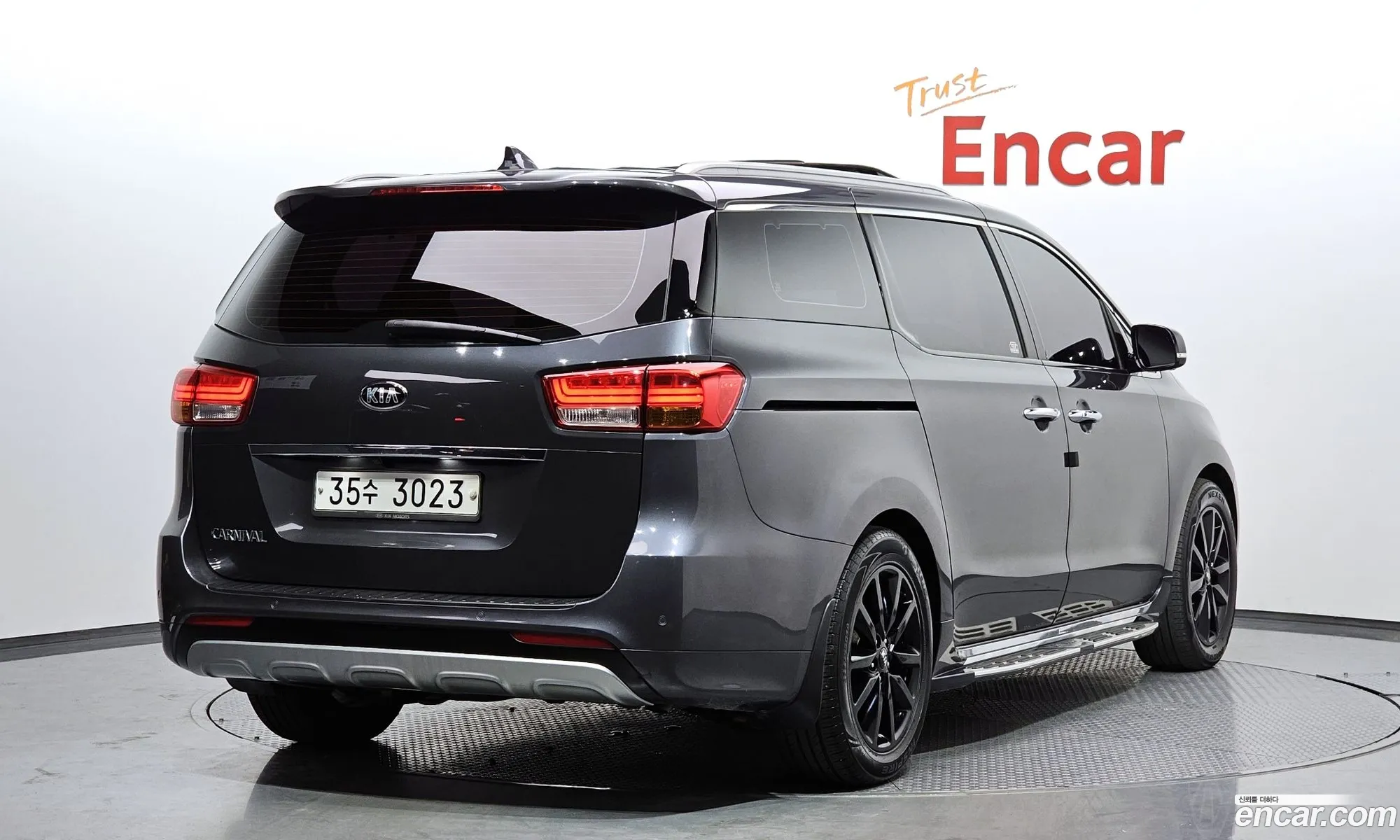 Kia Carnival 9-Seater Noblesse 2014 - фотография 13559009