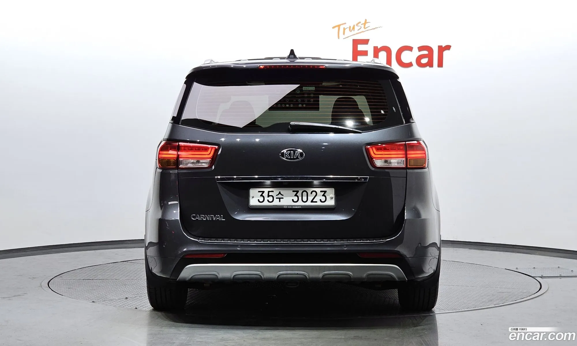 Kia Carnival 9-Seater Noblesse 2014 - фотография 13559011