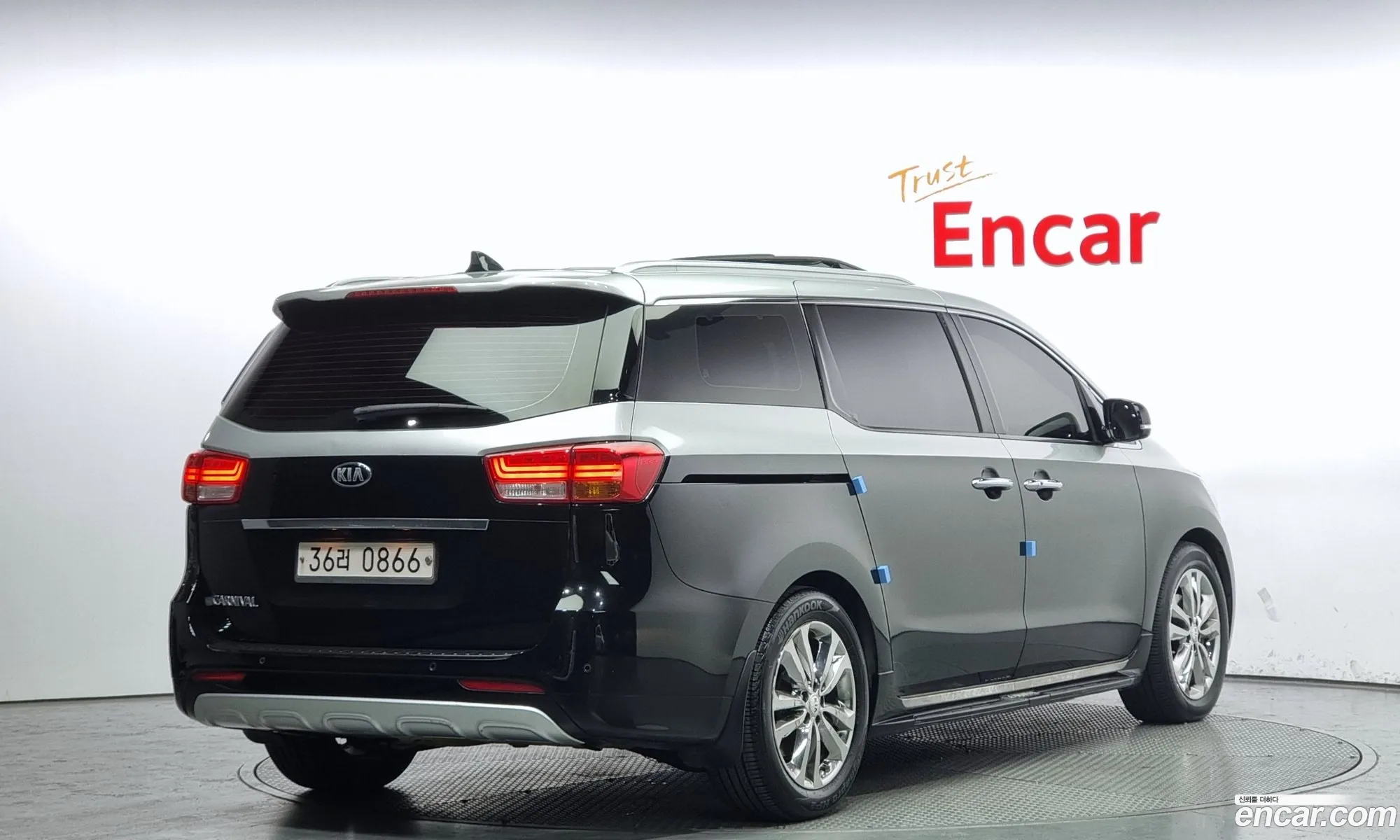 Kia Carnival 9-Seater Noblesse 2015 - фотография 18060629