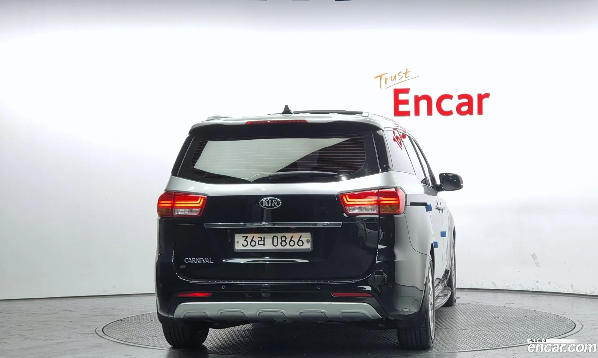 Kia Carnival 9-Seater Noblesse 2015 - фотография 18060631