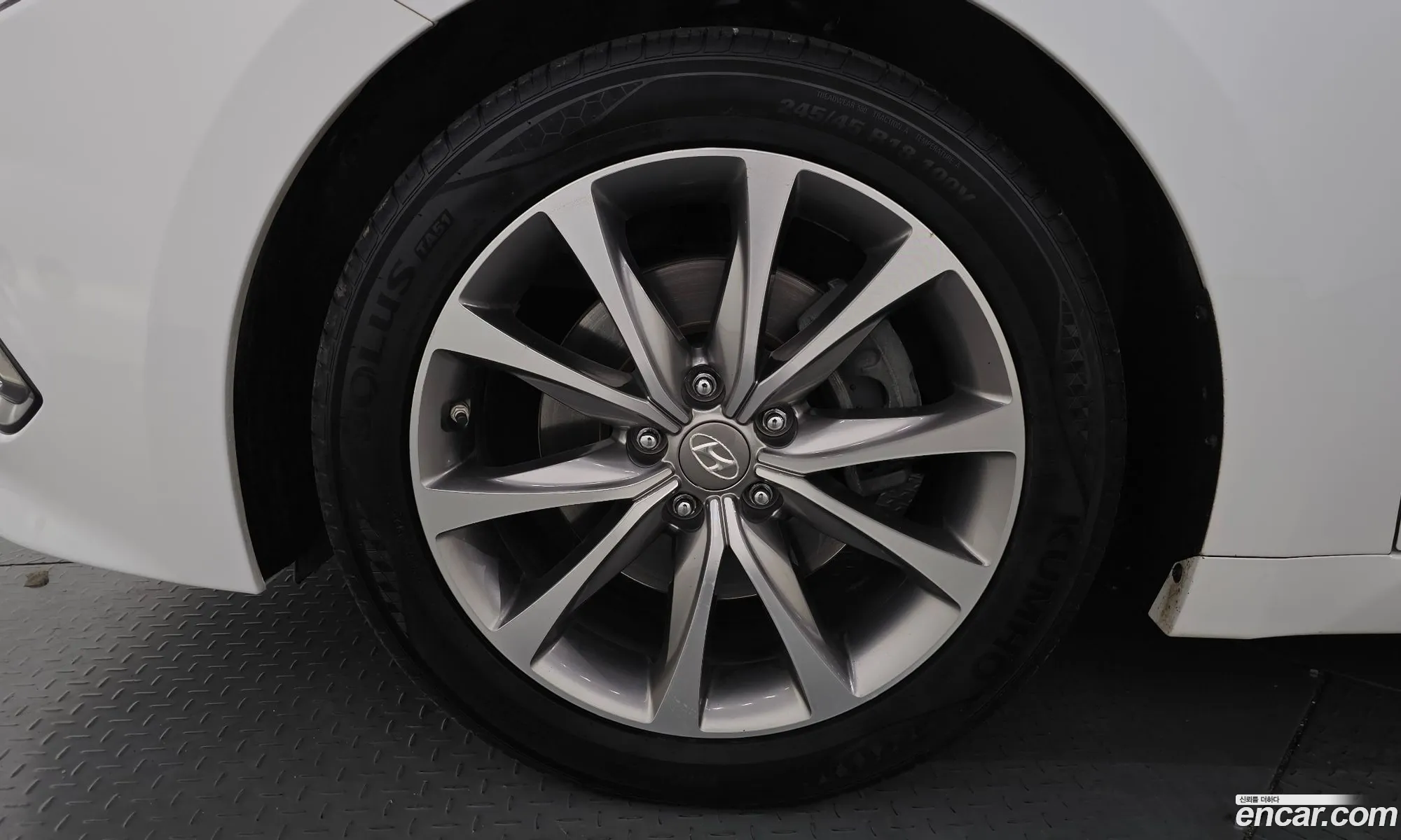 Hyundai Grandeur V Hg240 Modern 2015 - фотография 13185049