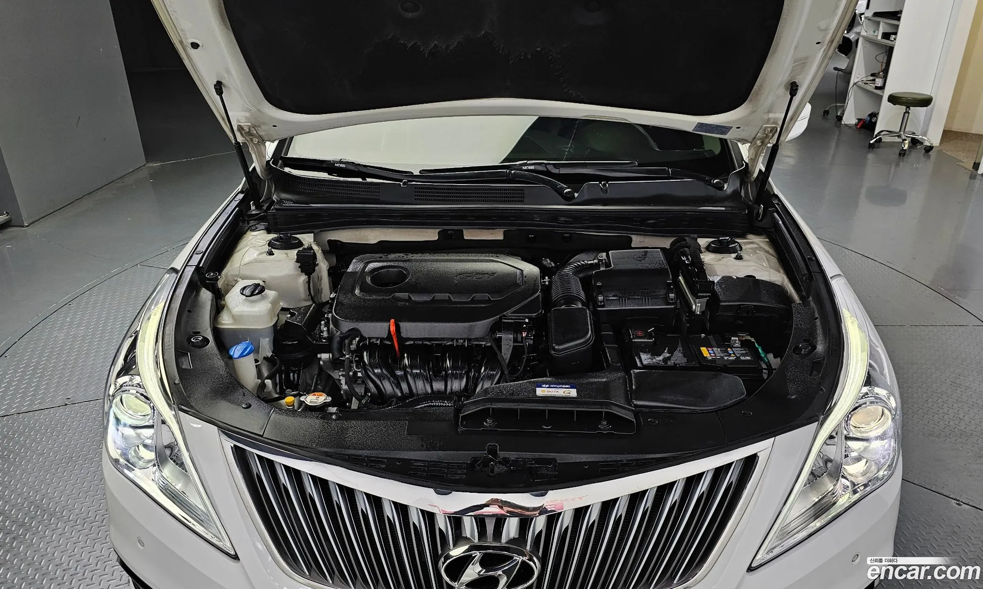Hyundai Grandeur V Hg240 Modern 2015 - фотография 13185050