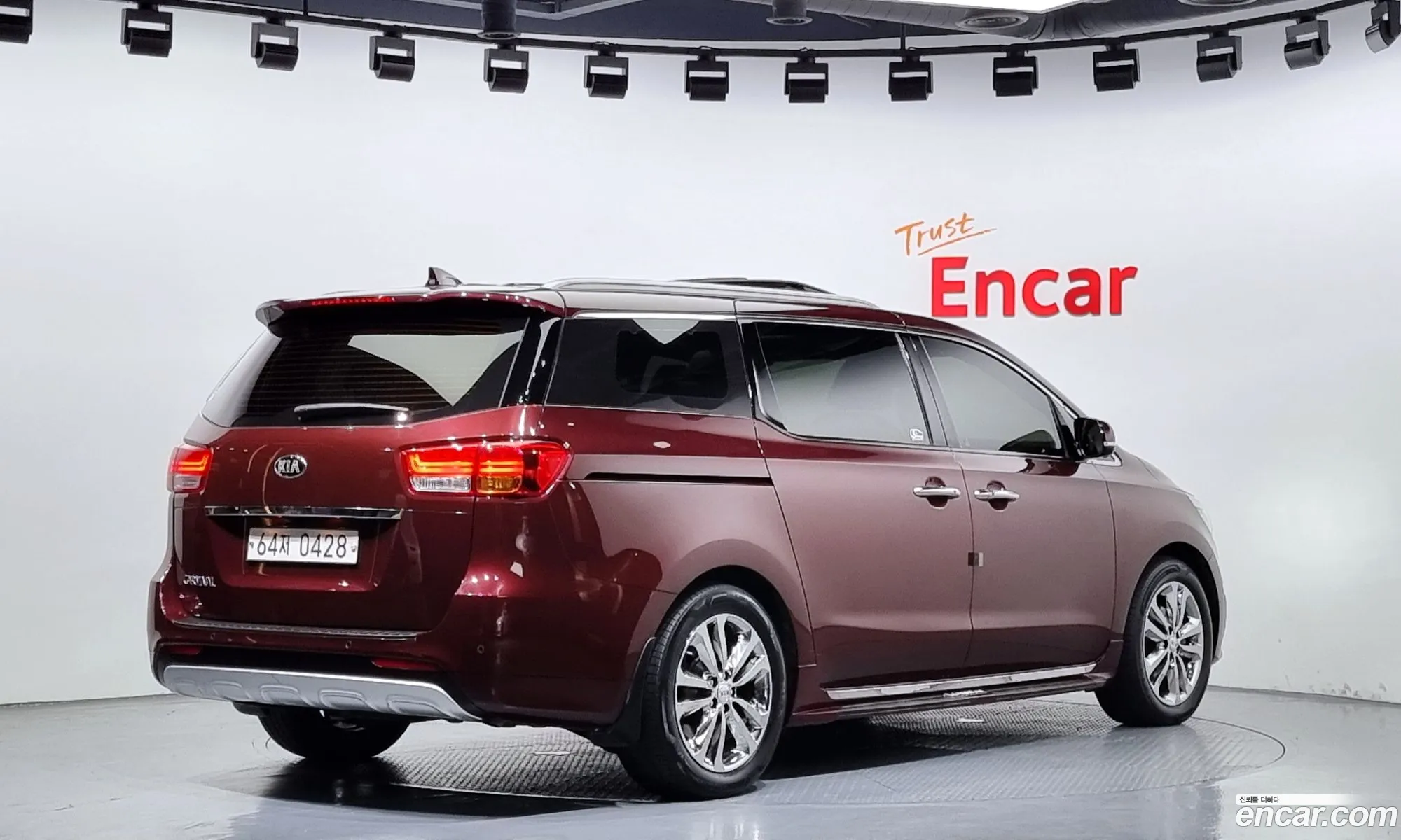 Kia Carnival 9-Seater Noblesse 2017 - фотография 12366132