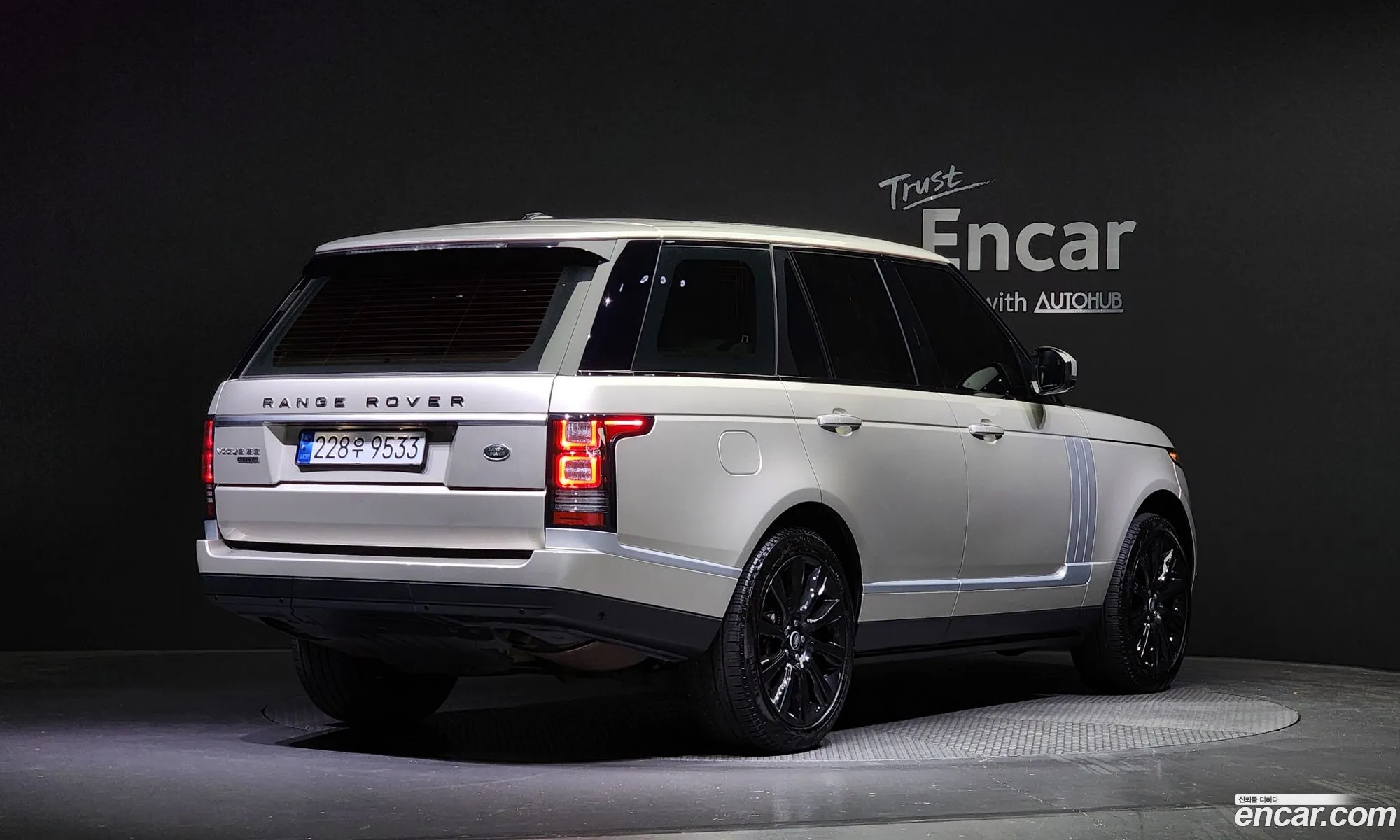 Land Rover Range Rover Iv 44 Sdv8 Vogue Se Diesel 2014 - фотография 4219020