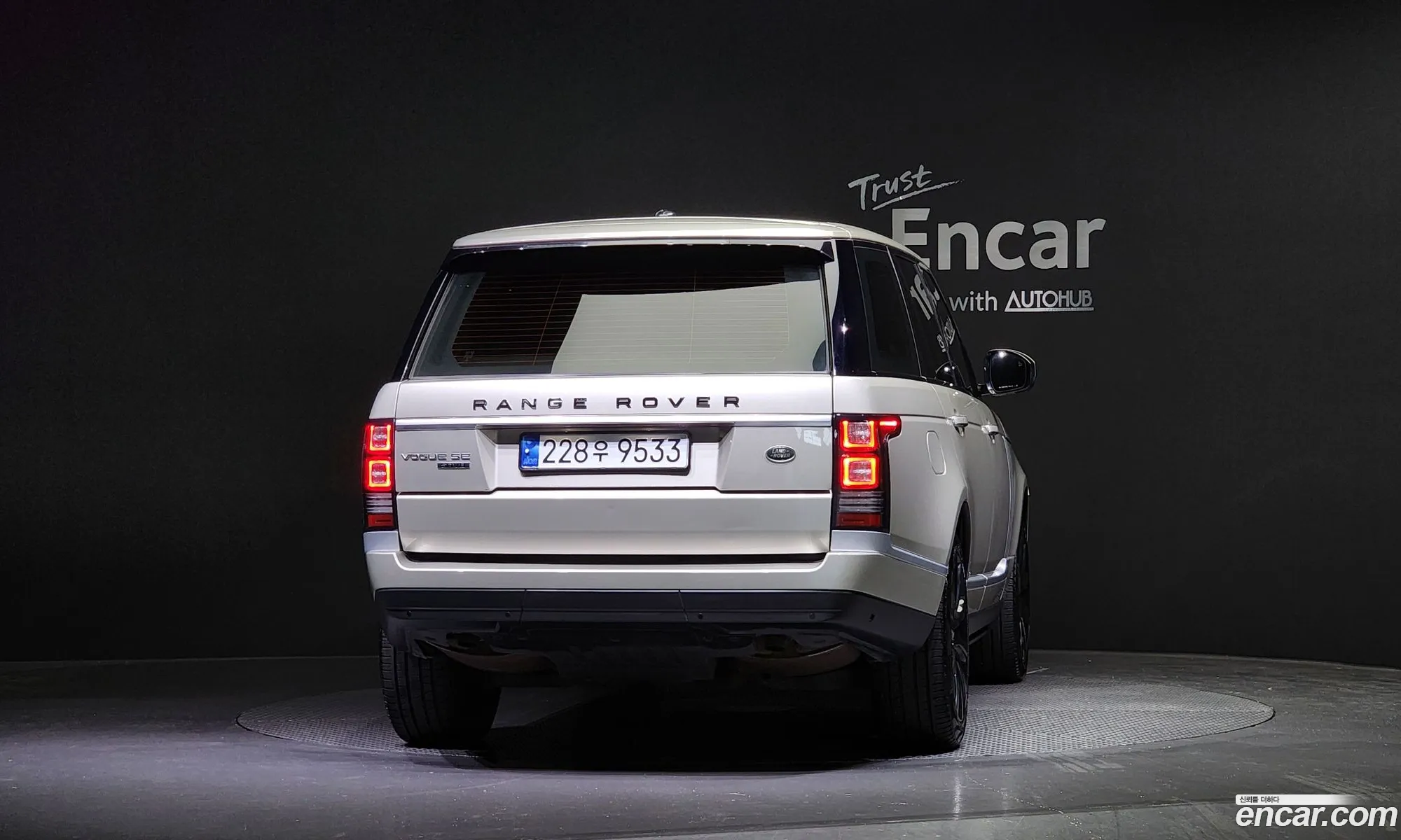 Land Rover Range Rover Iv 44 Sdv8 Vogue Se Diesel 2014 - фотография 4219022