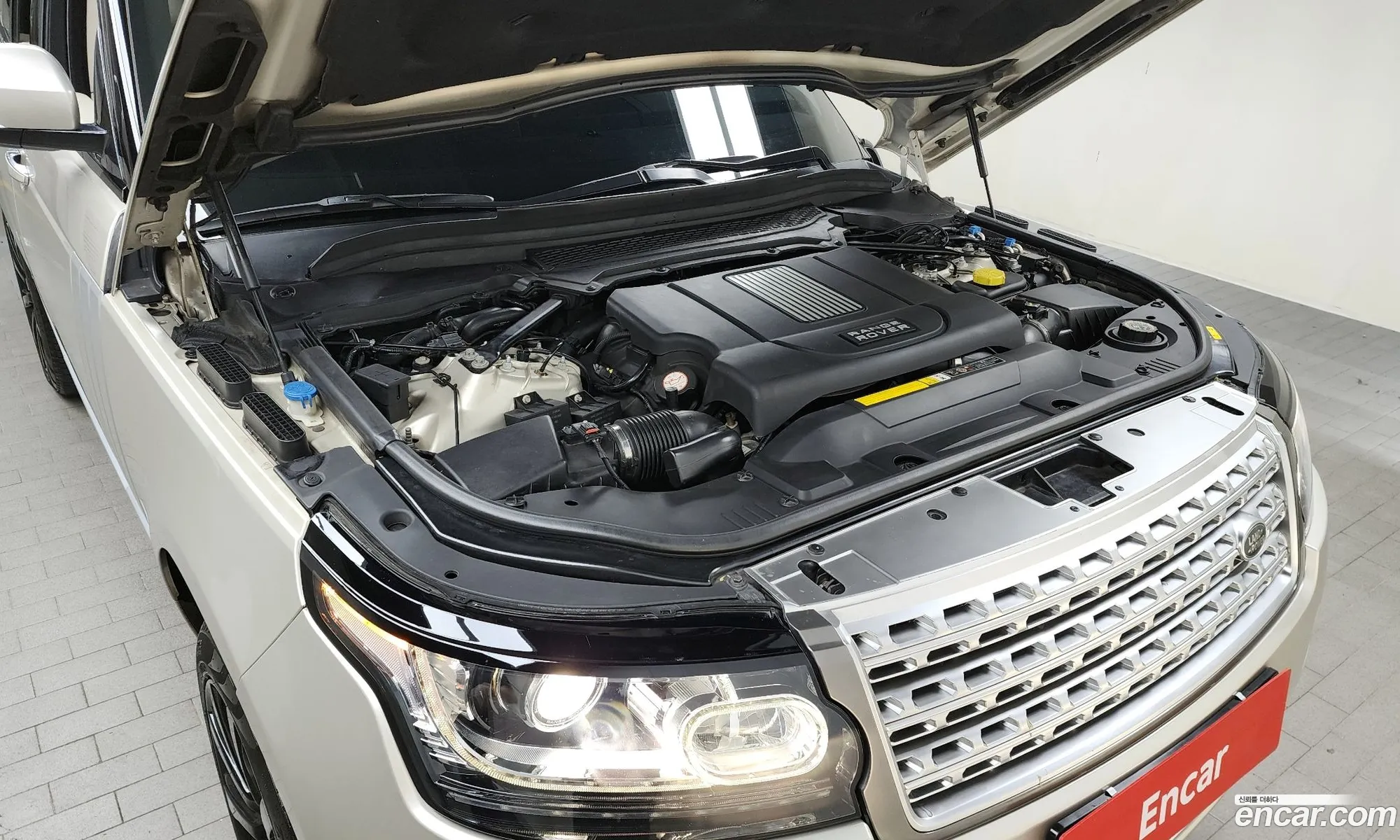 Land Rover Range Rover Iv 44 Sdv8 Vogue Se Diesel 2014 - фотография 4219024