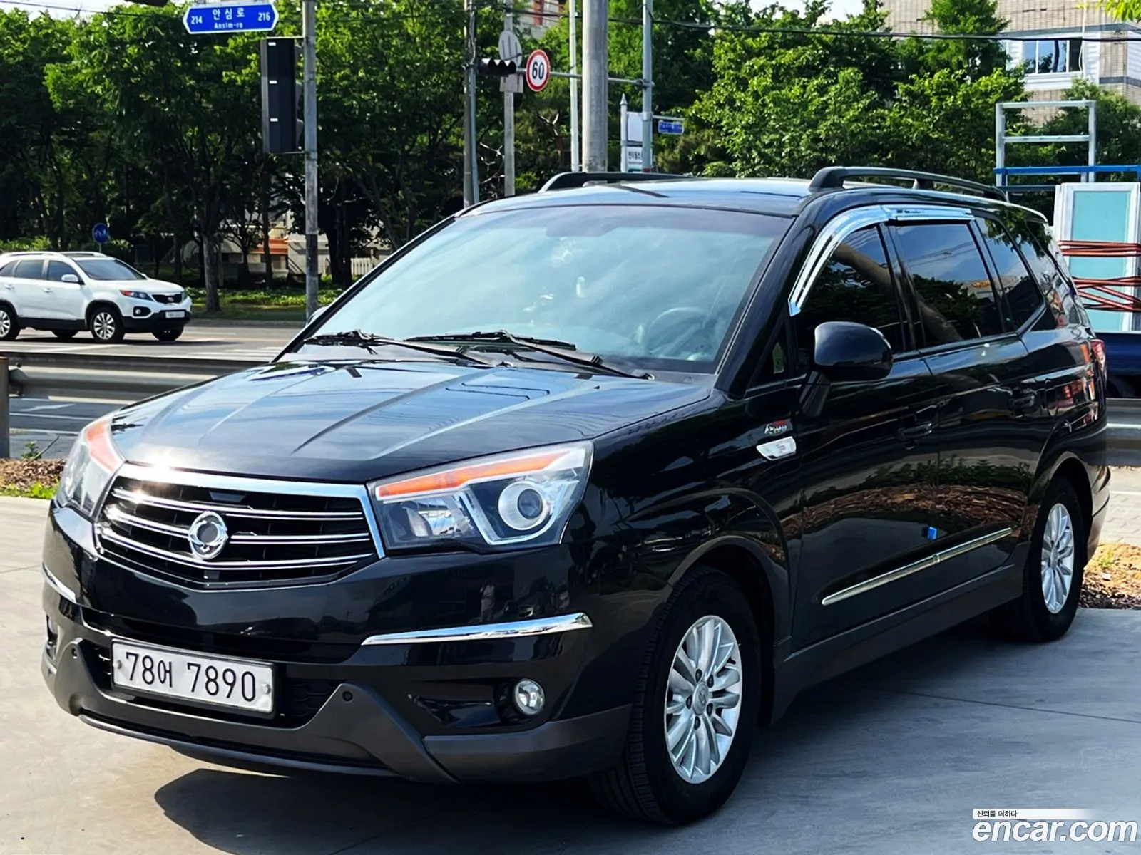 Kg Mobility Ssangyong Korando Turismo 4Wd Lt 11-Seater - фотография 16933144