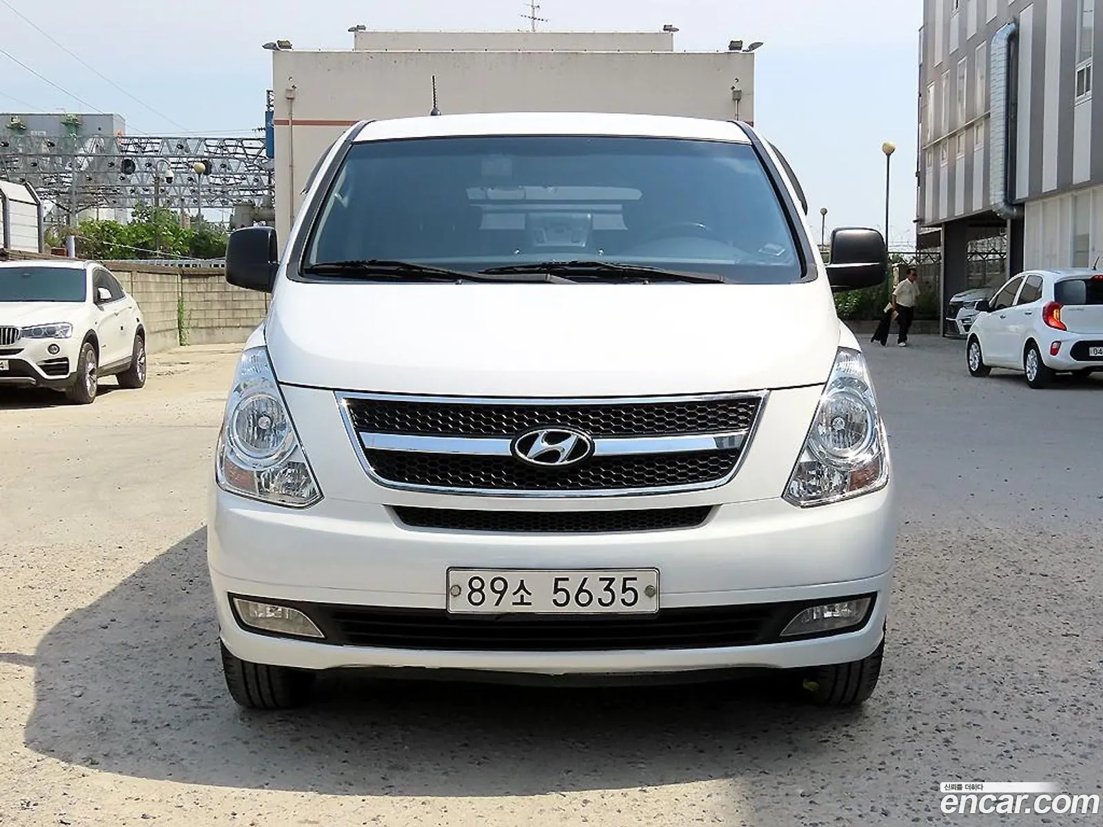 Hyundai Starex 5-Seater Van 2014 - фотография 13617480