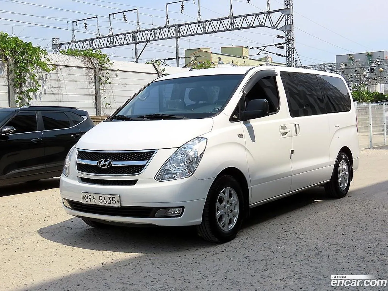 Hyundai Starex 5-Seater Van 2014 - фотография 13617481