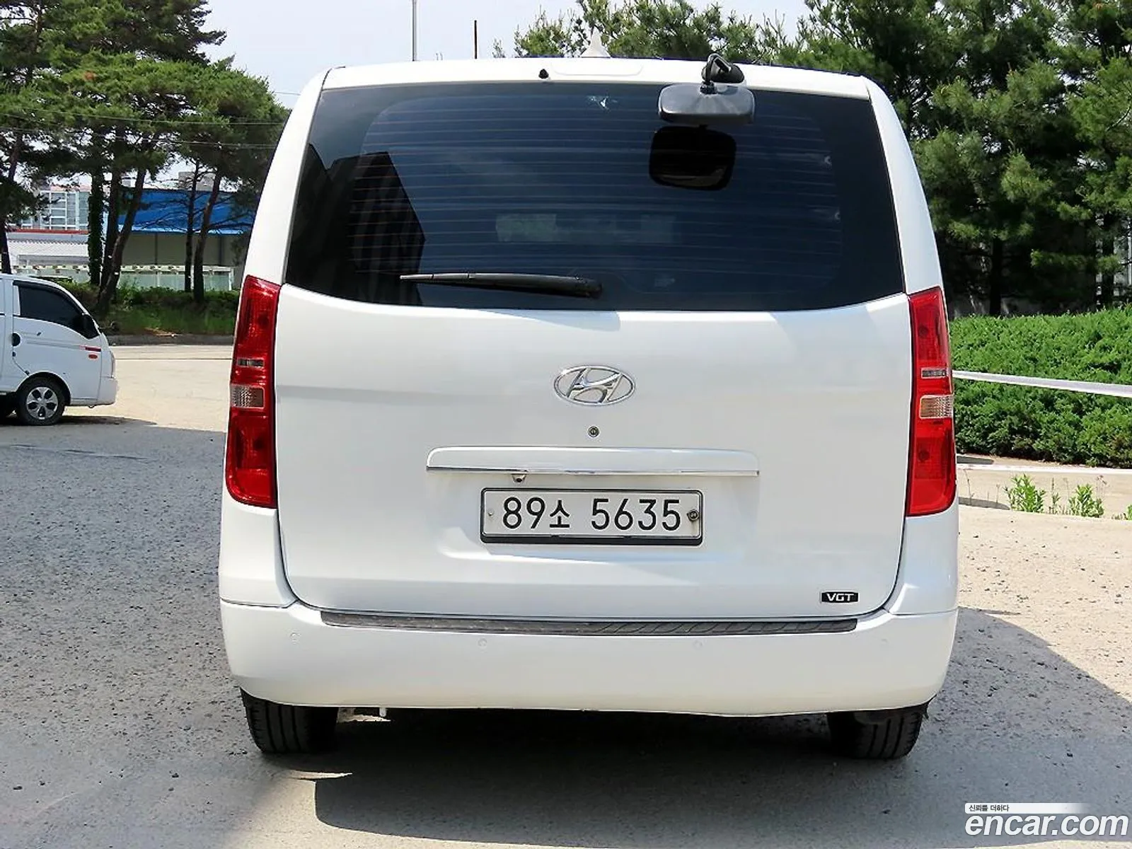 Hyundai Starex 5-Seater Van 2014 - фотография 13617483