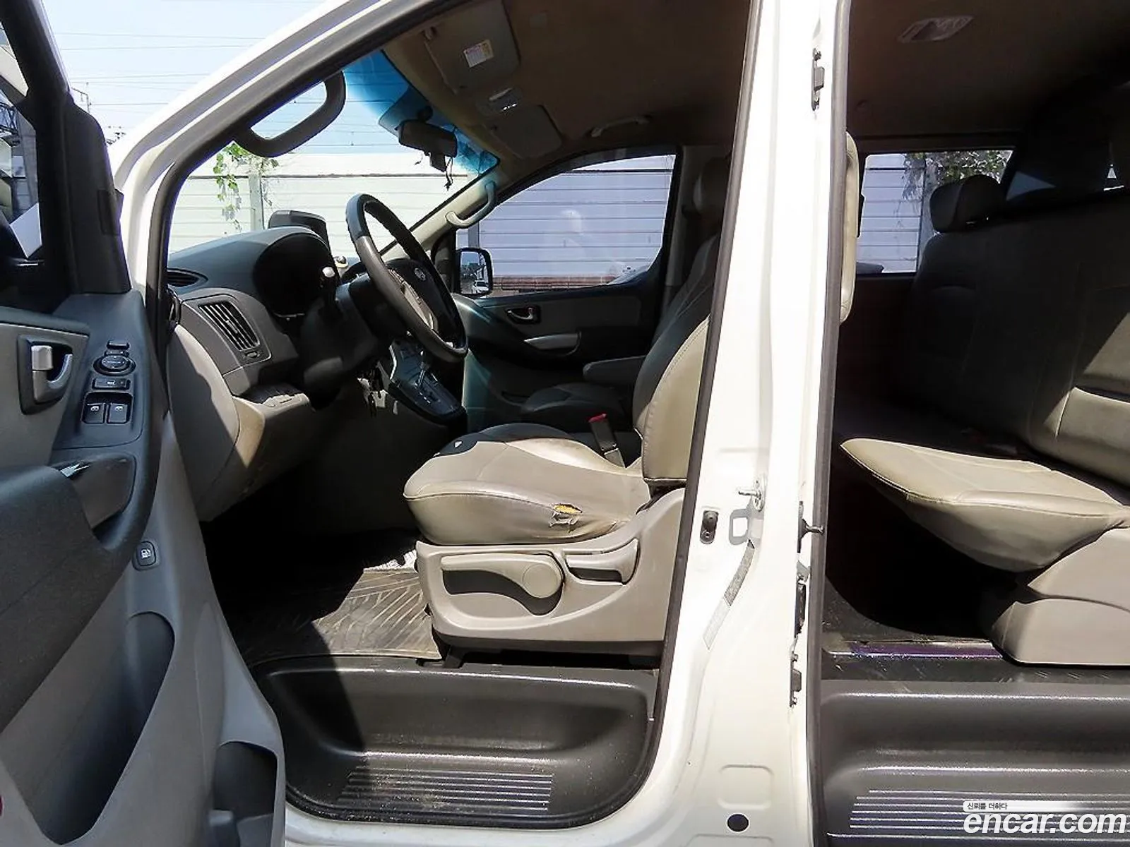 Hyundai Starex 5-Seater Van 2014 - фотография 13617484