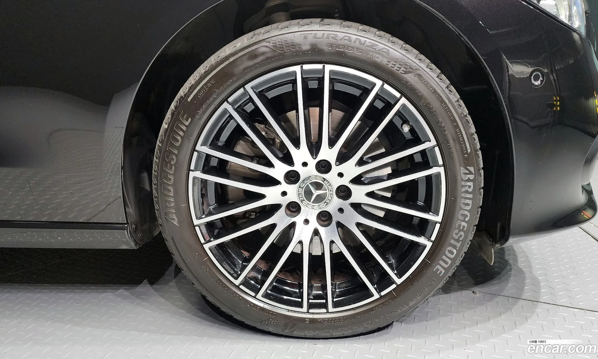 Mercedes-Benz C-Klasse C200 Avant Garde 2023 - фотография 12192926