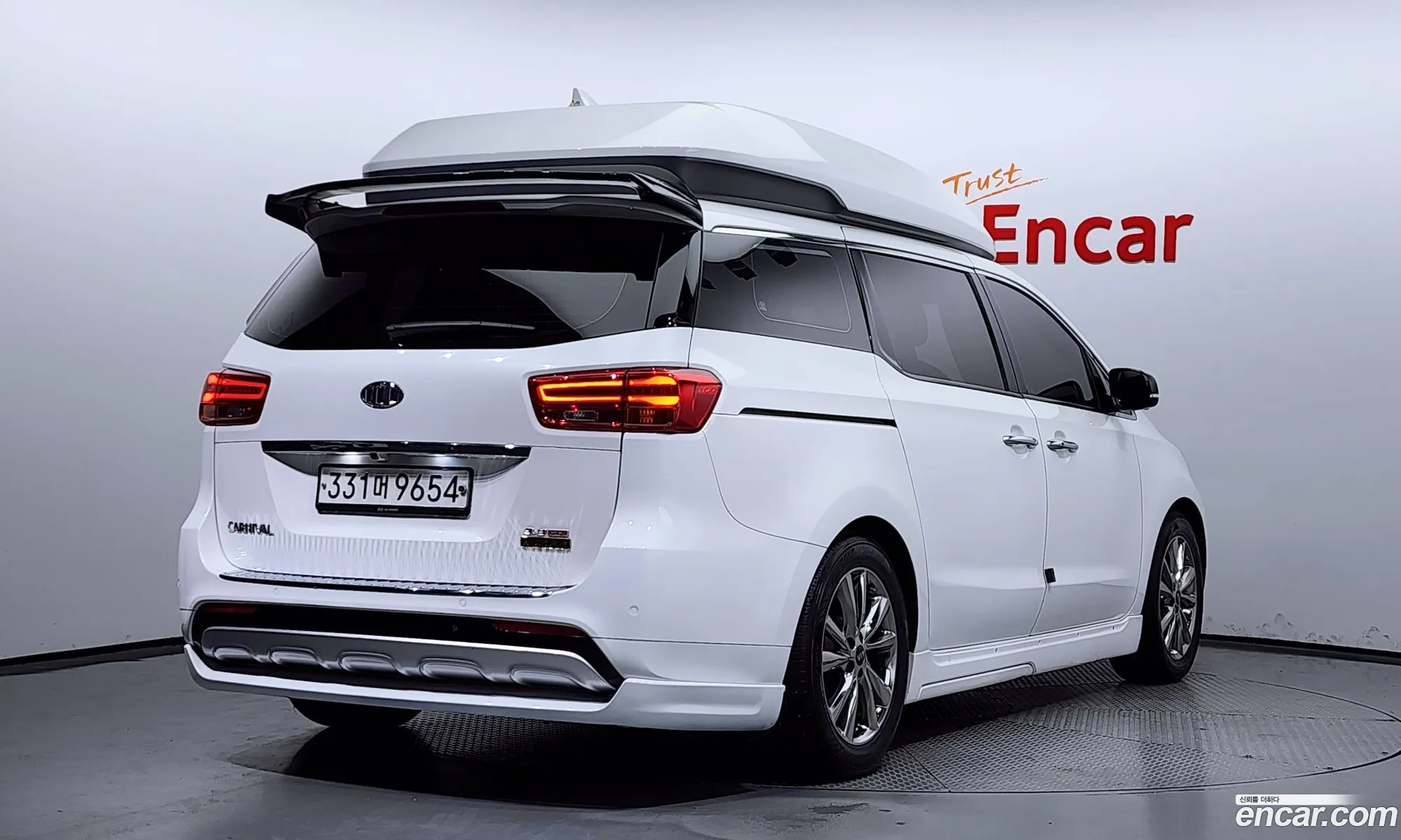 Kia Carnival Gasoline 9-Seater High Limousine 2017 - фотография 15106557
