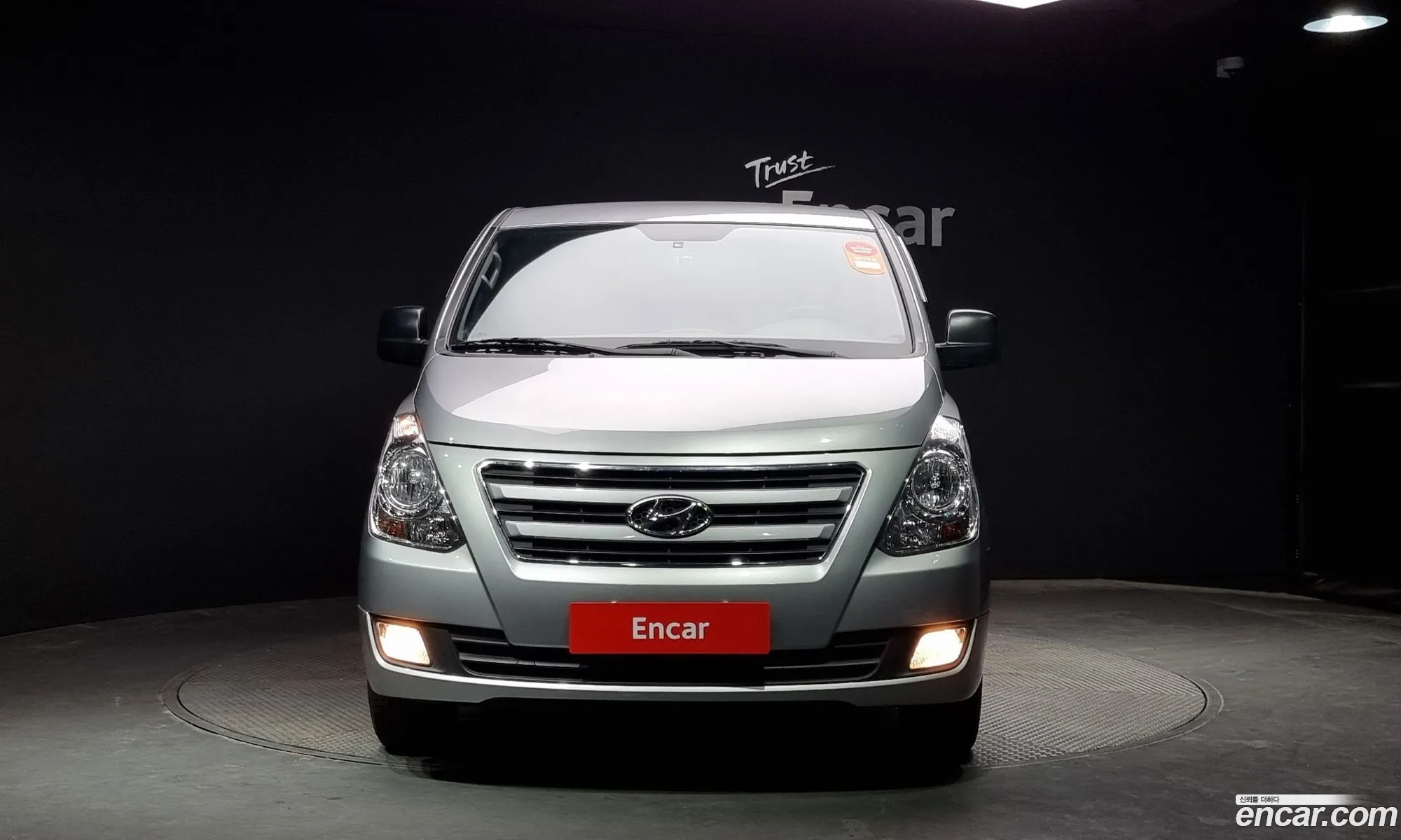 Hyundai Starex 3-Seater Van 2017 - фотография 15967814