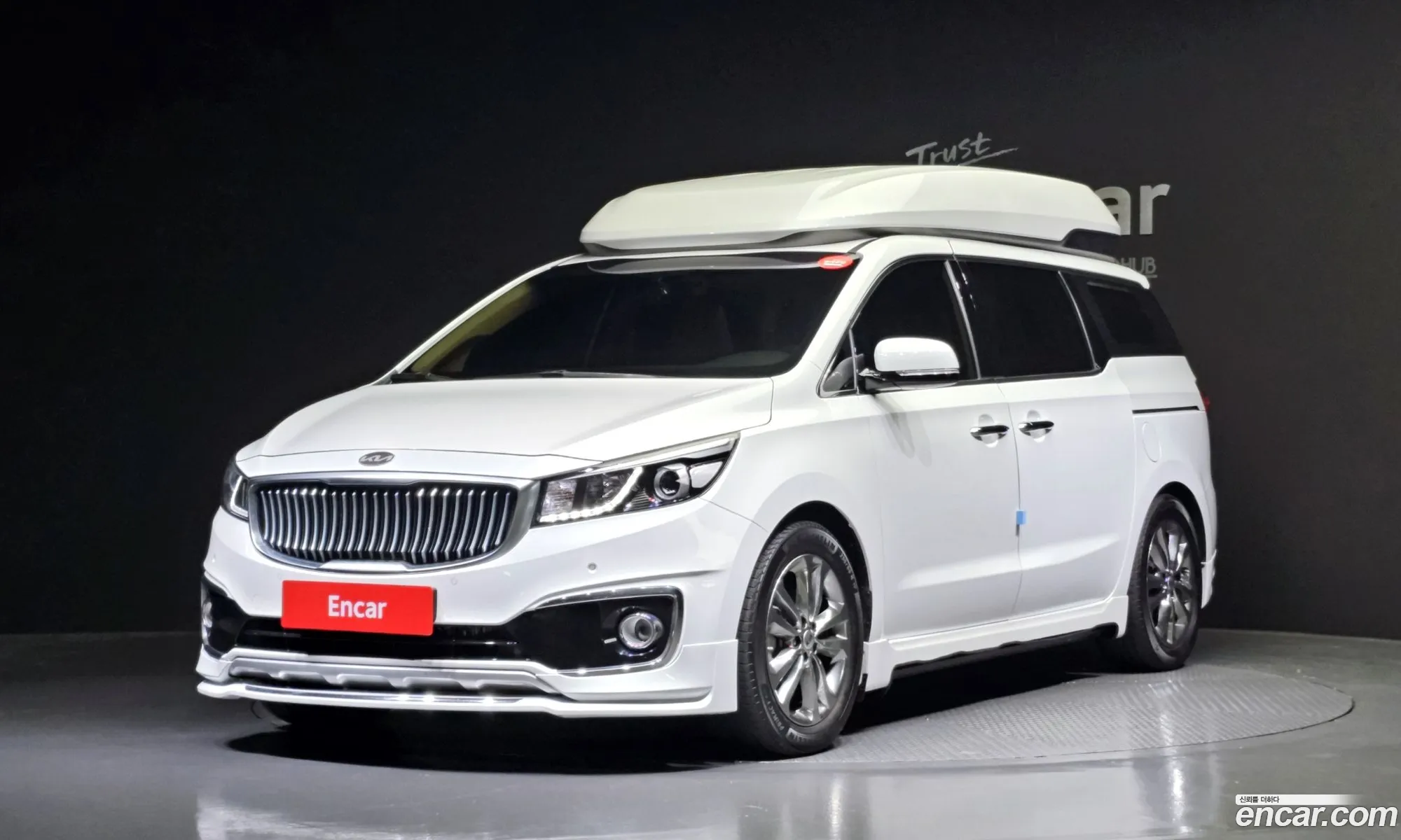 Kia Carnival 9-Seater High Limousine 2015 - фотография 11940392