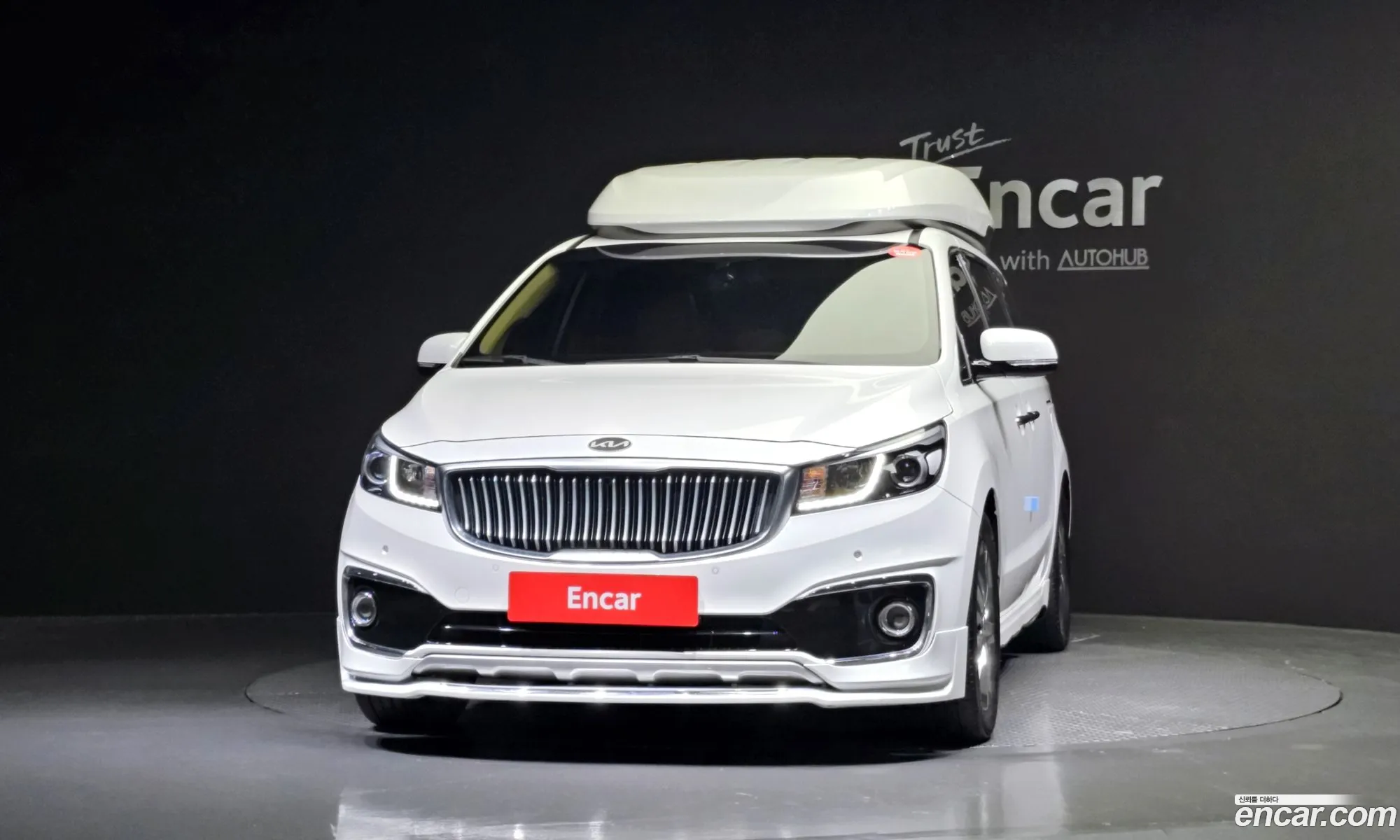 Kia Carnival 9-Seater High Limousine 2015 - фотография 11940394