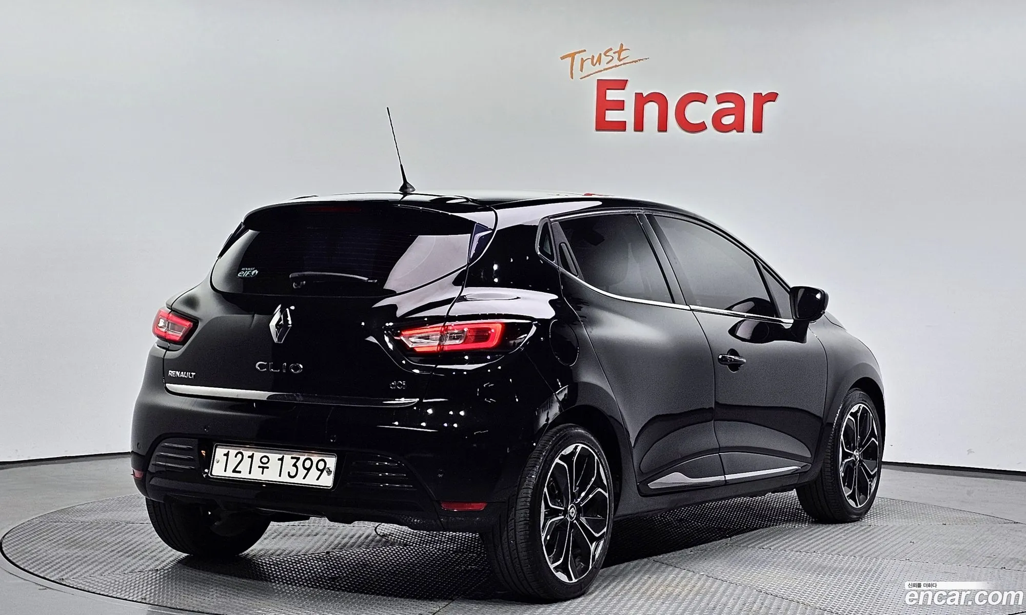 Renault Samsung Clio Intense 2018 - фотография 11134380