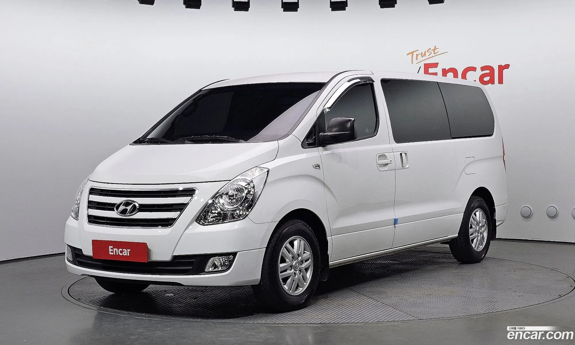Hyundai Starex 3-Seater Van 2017 - фотография 11765965