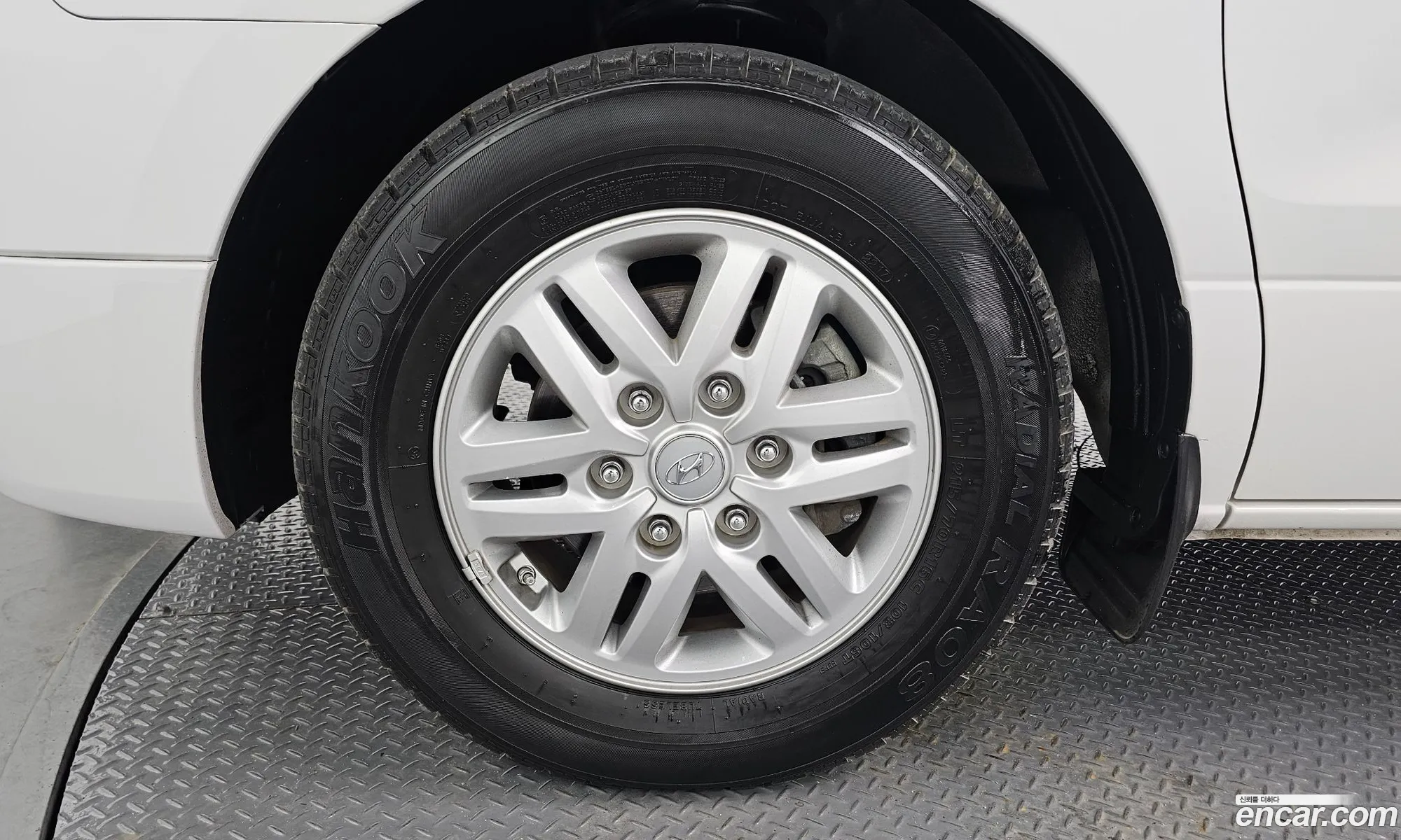 Hyundai Starex 3-Seater Van 2017 - фотография 11765969