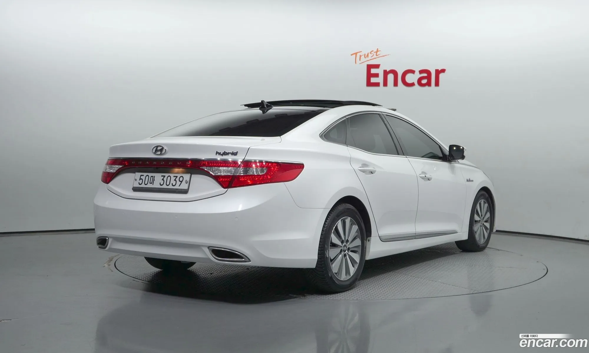 Hyundai Grandeur V Premium 2015 - фотография 15157457