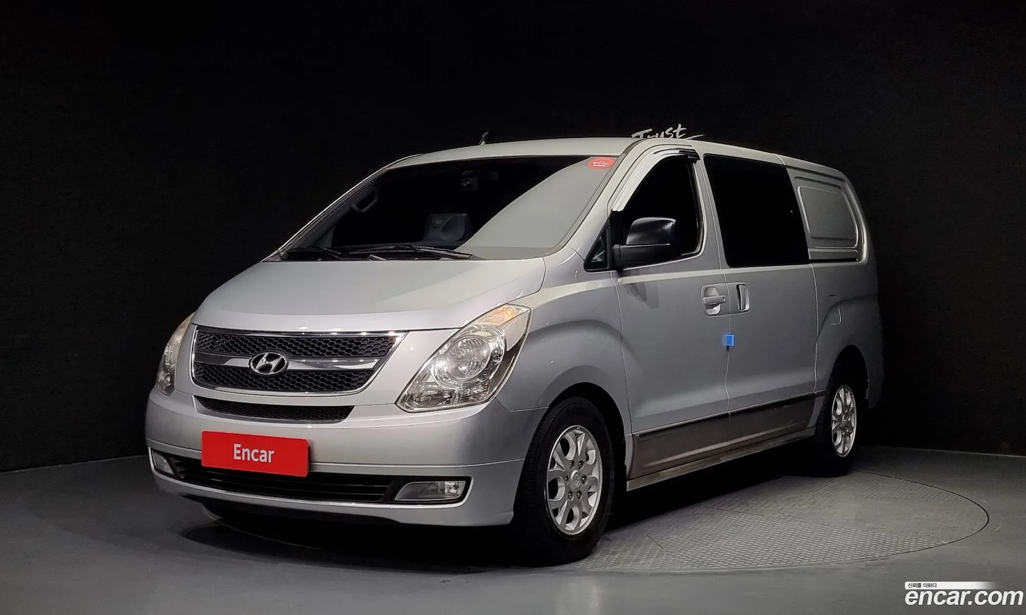 Hyundai Starex 5-Seater Van 2008 - фотография 11277217